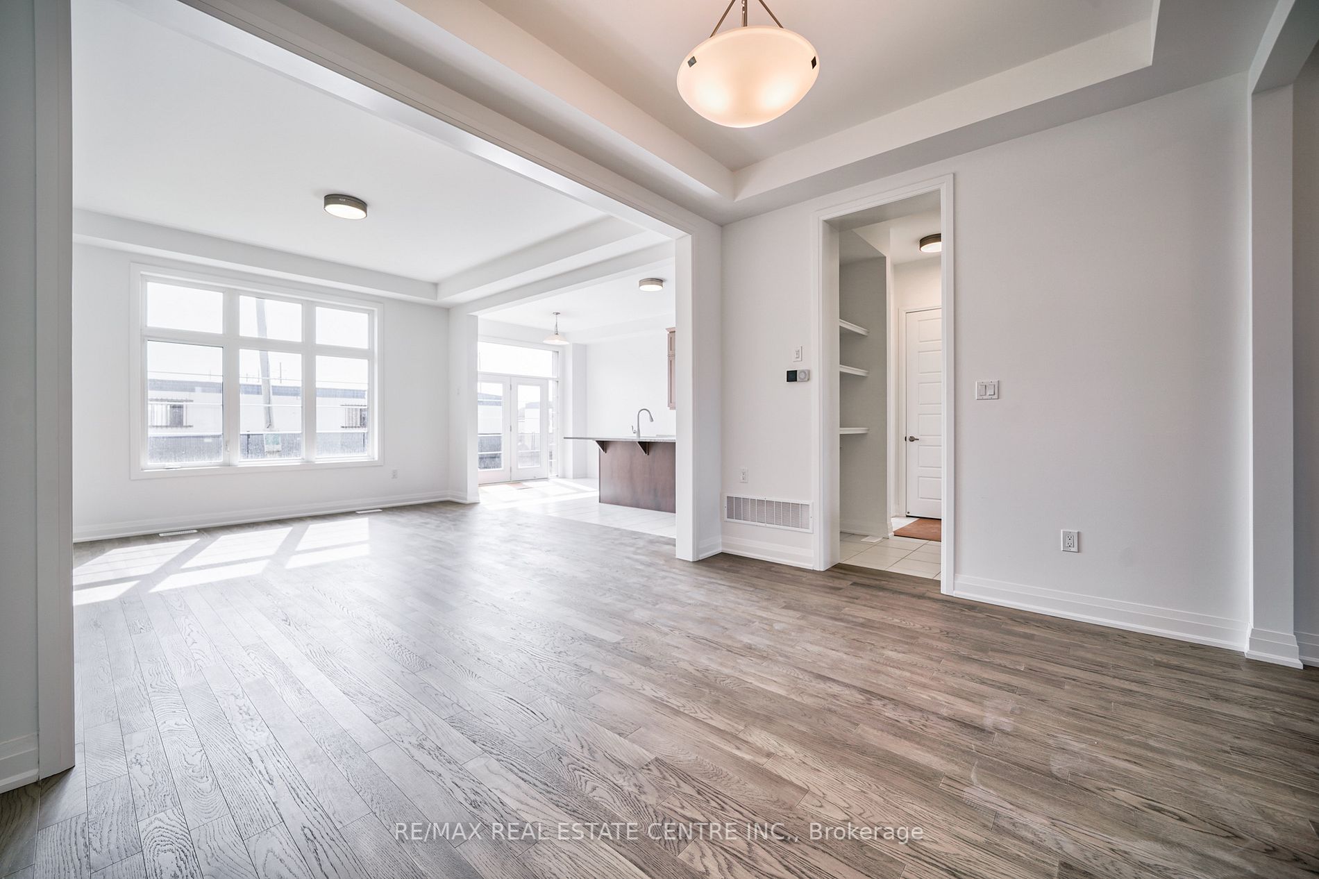1292 Aymond Cres