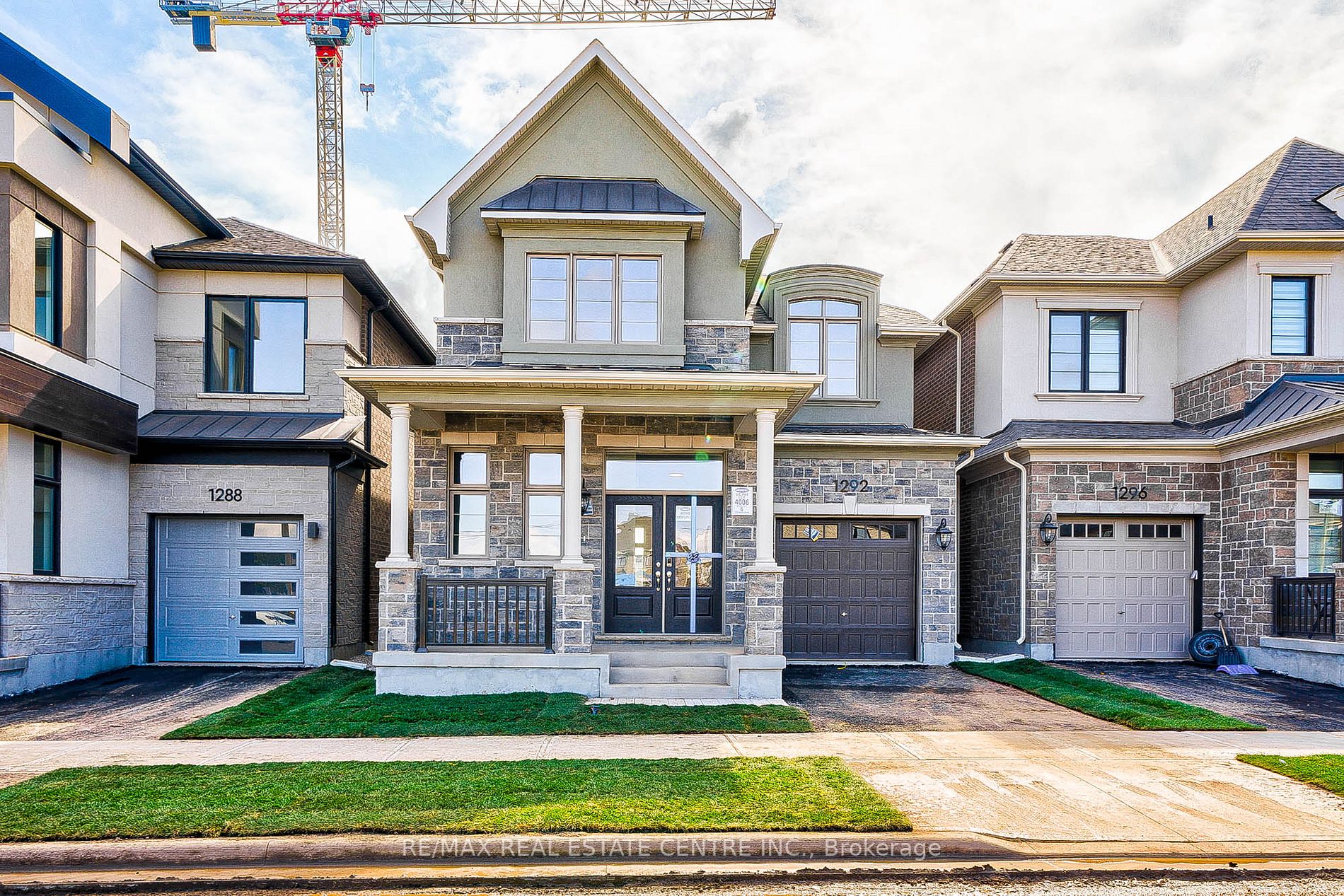 1292 Aymond Cres