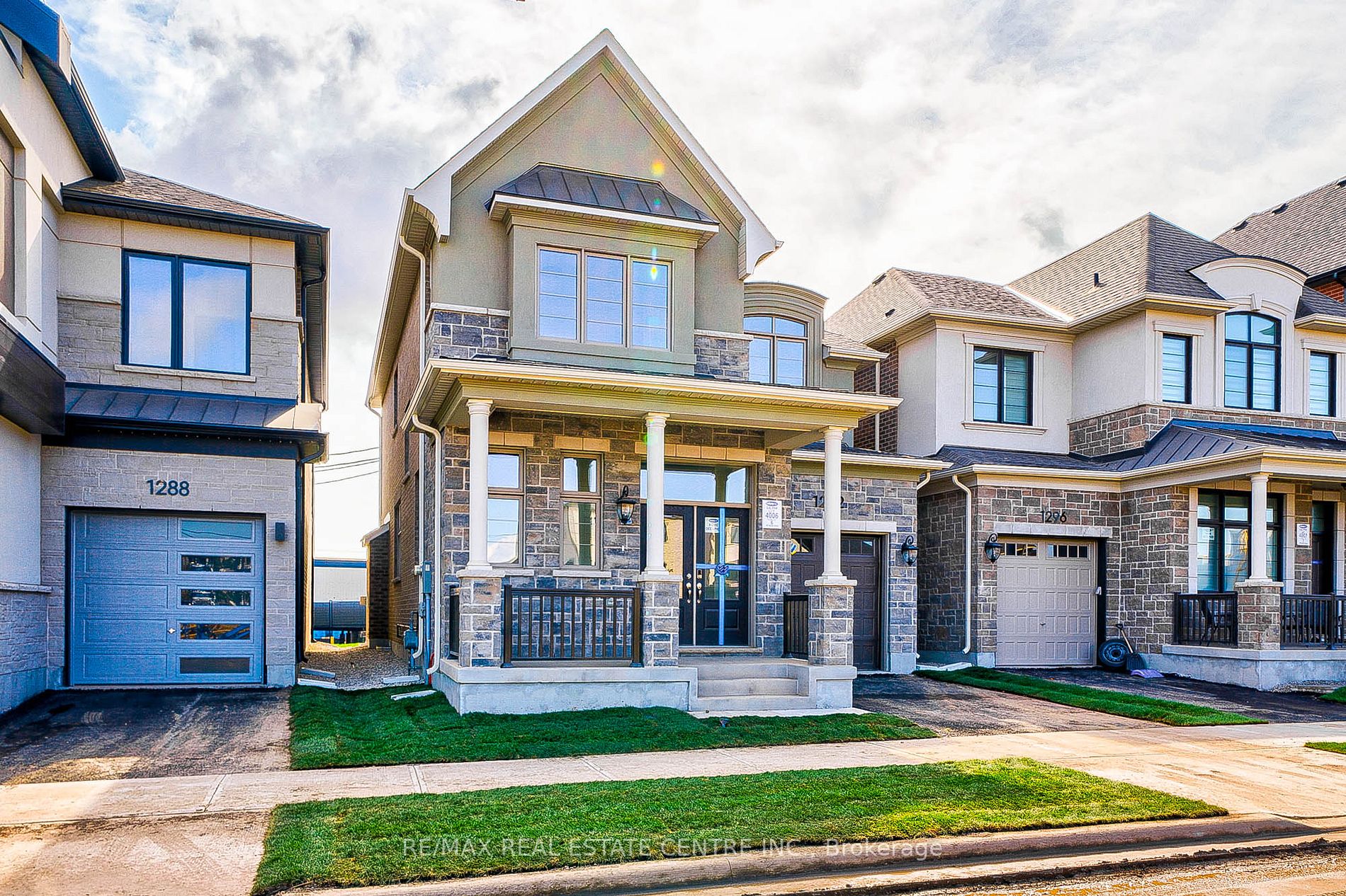 1292 Aymond Cres