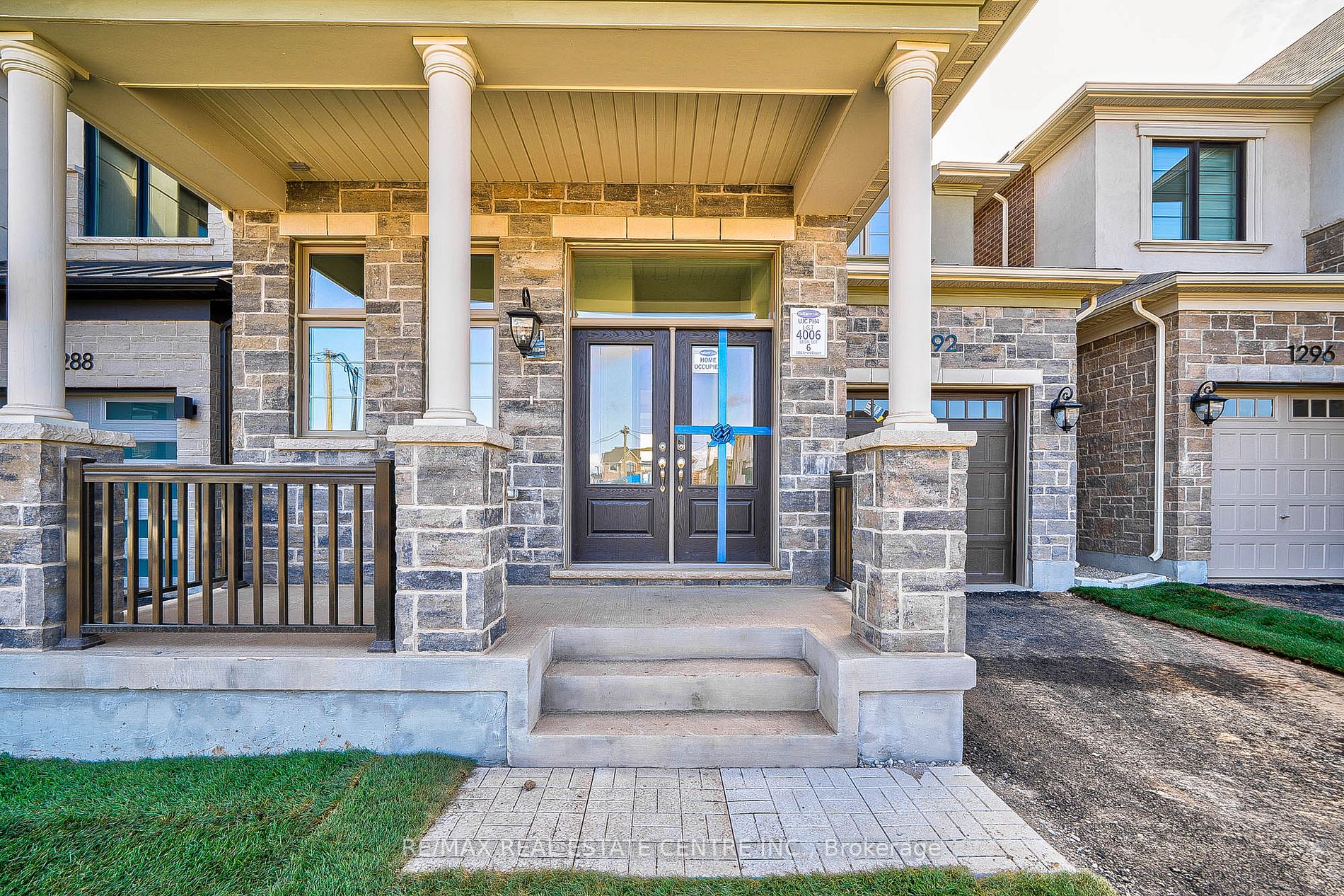 1292 Aymond Cres