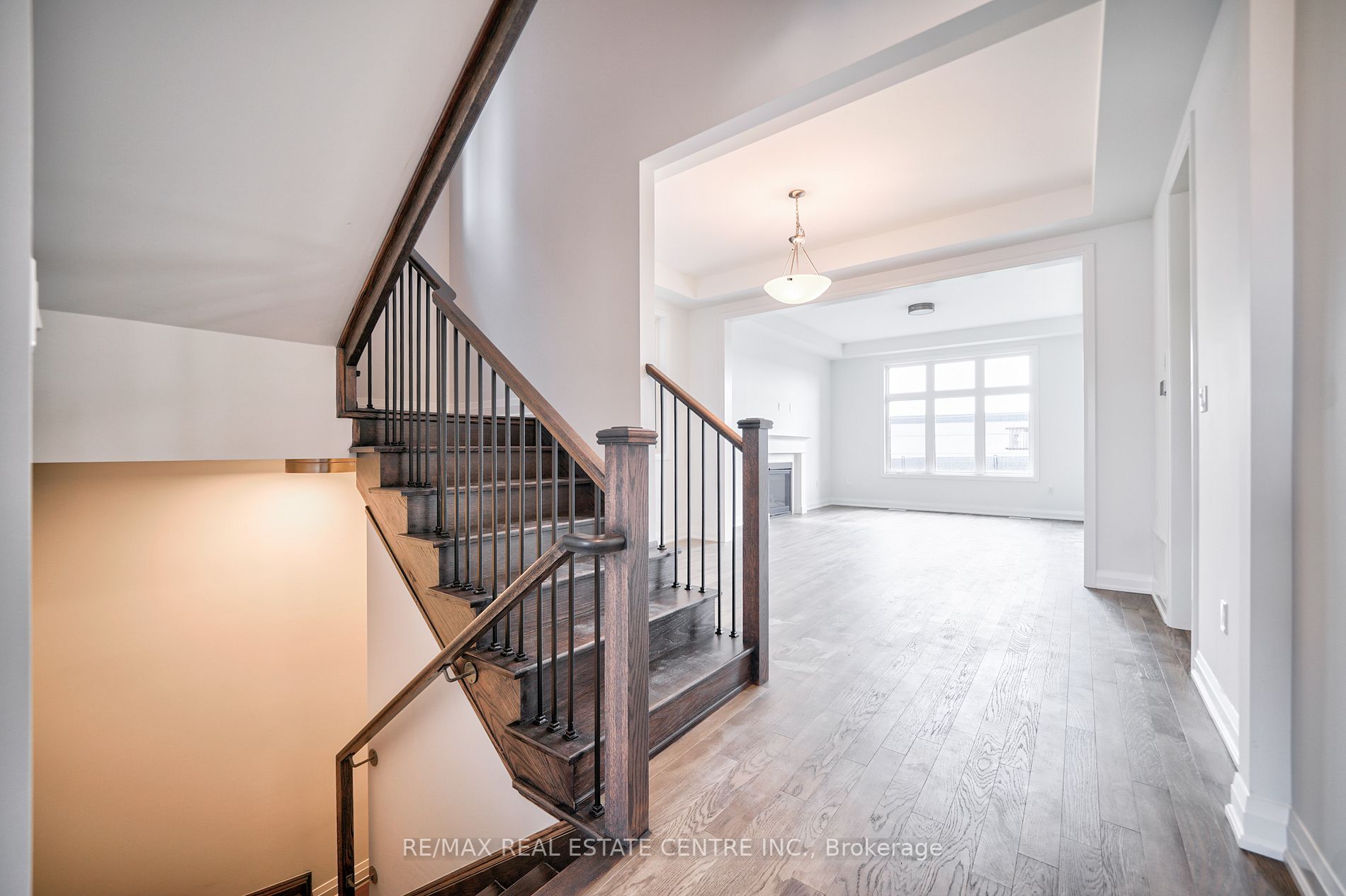 1292 Aymond Cres
