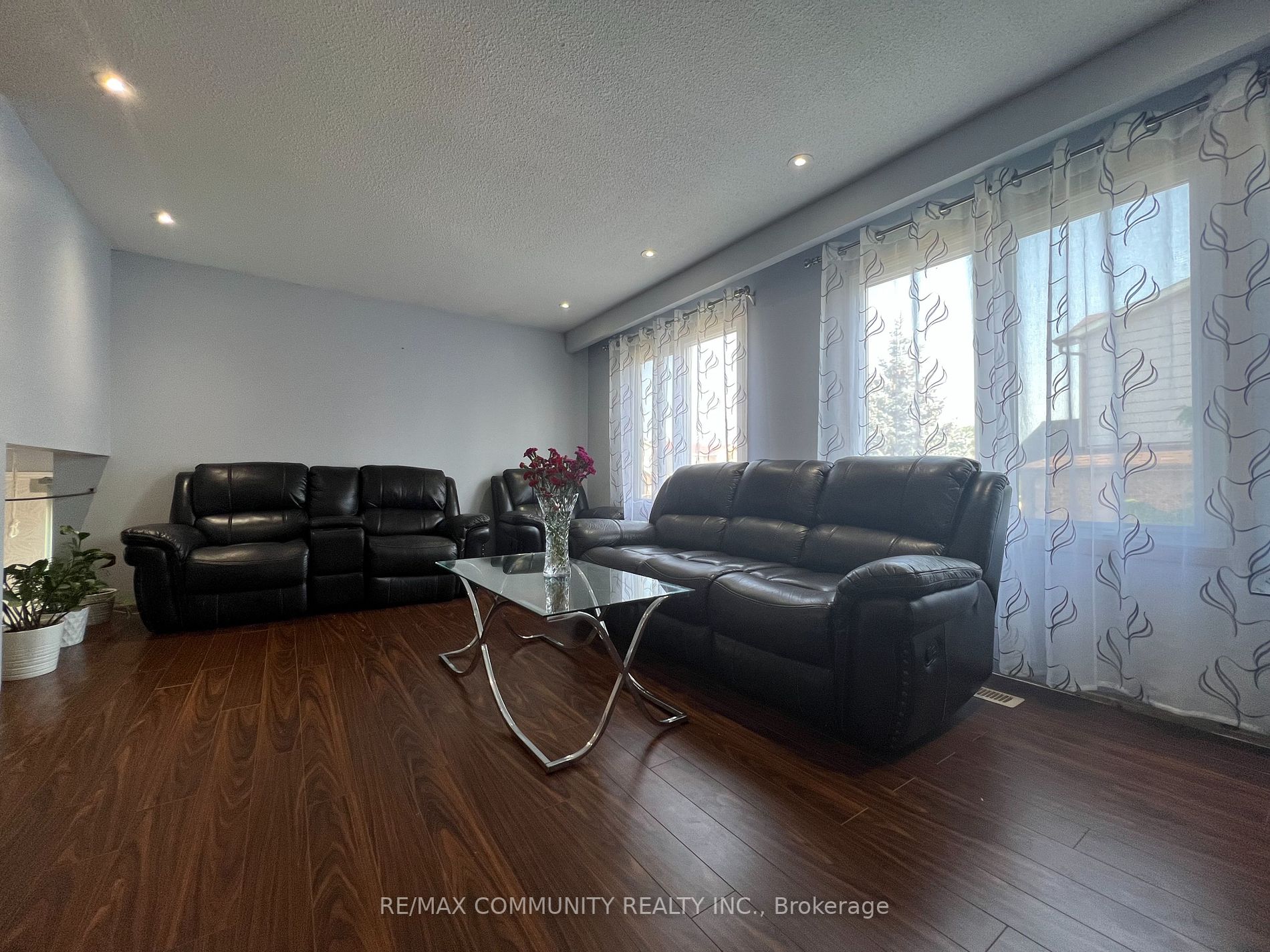 37 Wikander Way
