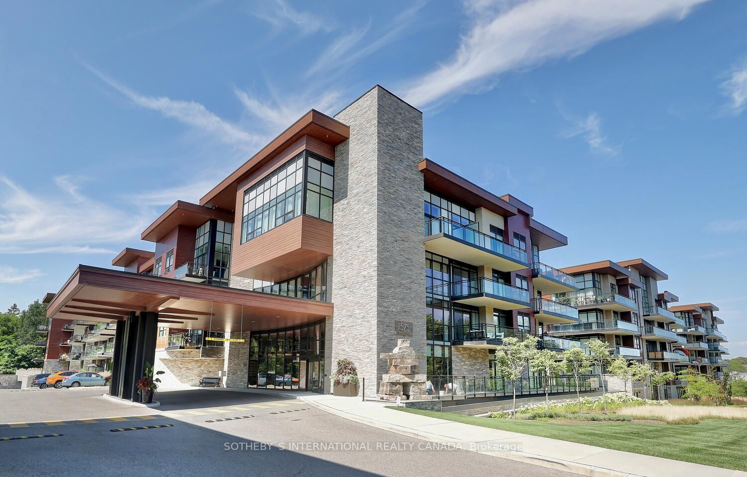 1575 Lakeshore Rd W, #307