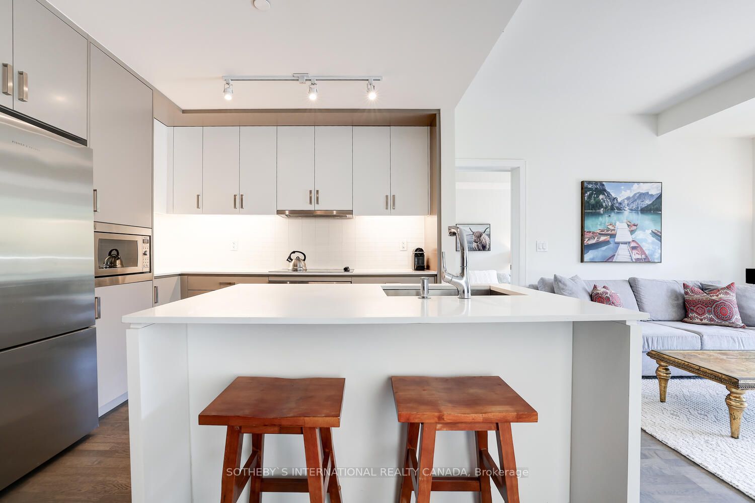 1575 Lakeshore Rd W, #307