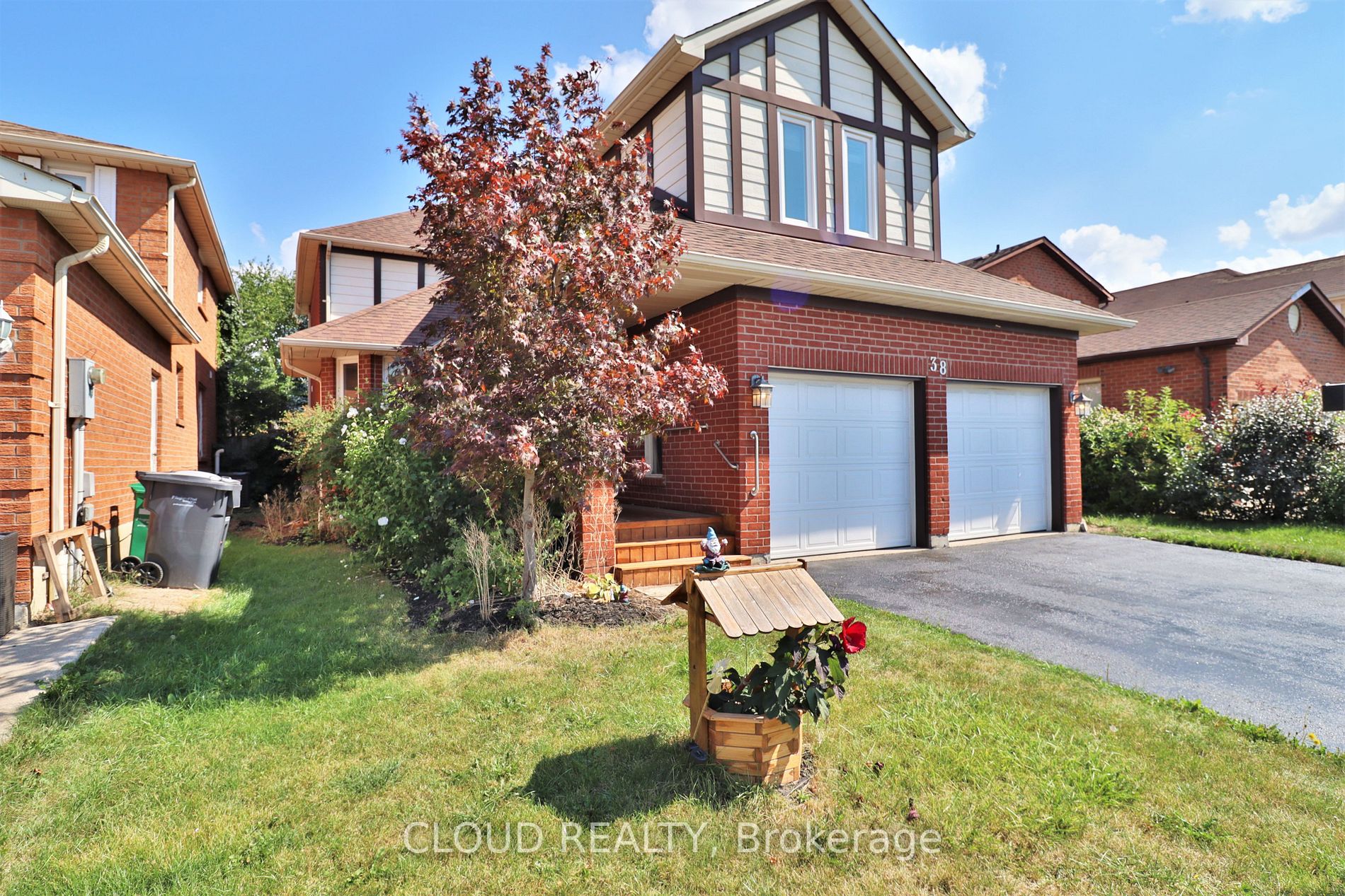 38 Lord Simcoe Dr