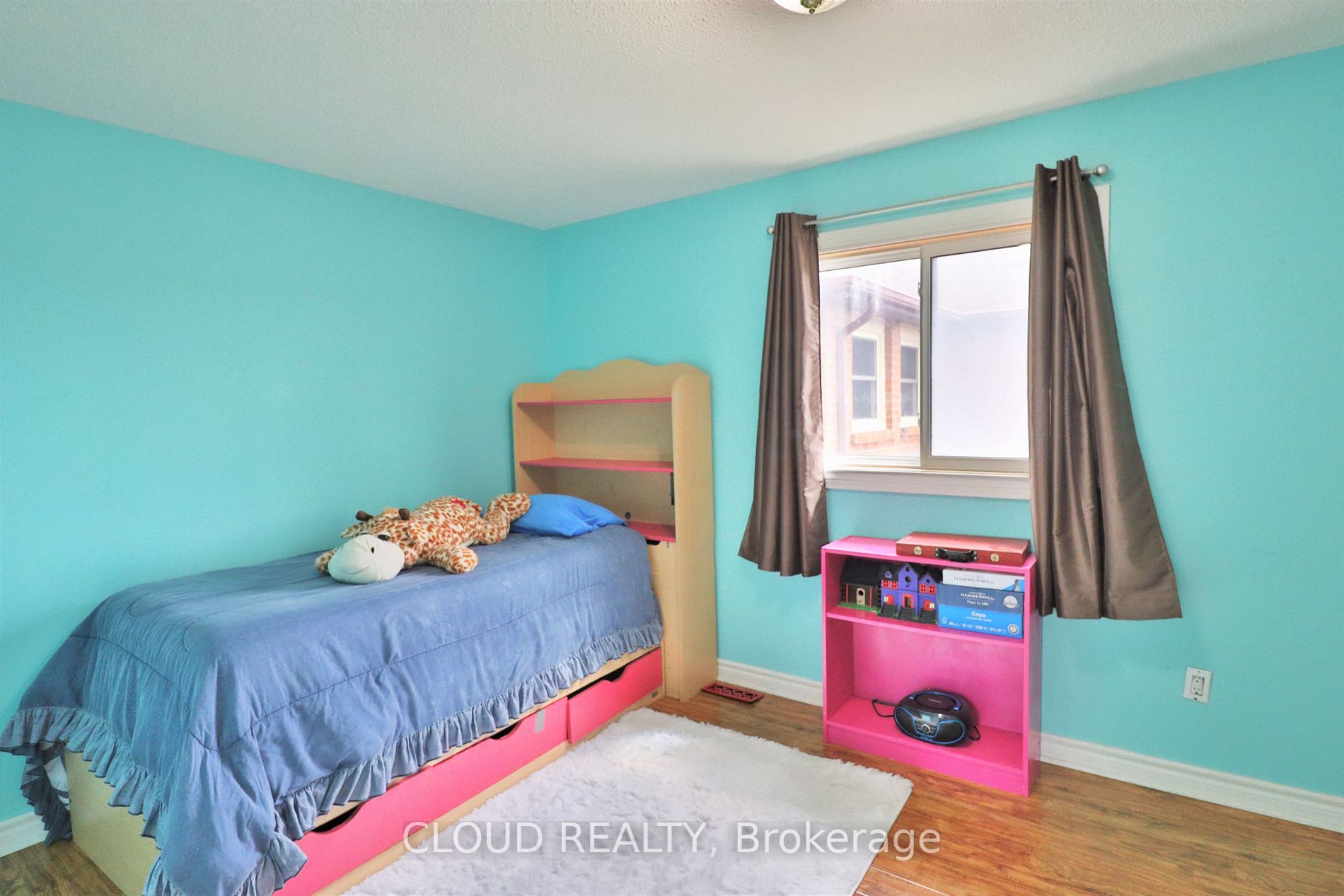 38 Lord Simcoe Dr
