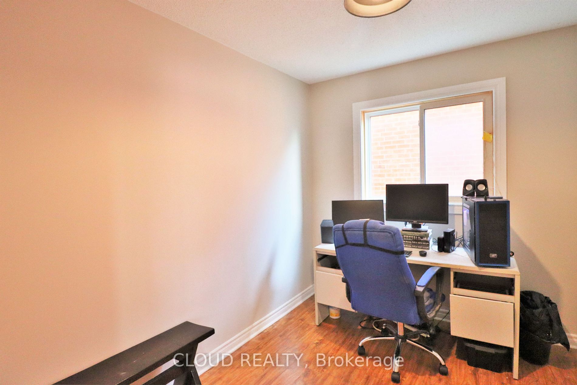 38 Lord Simcoe Dr