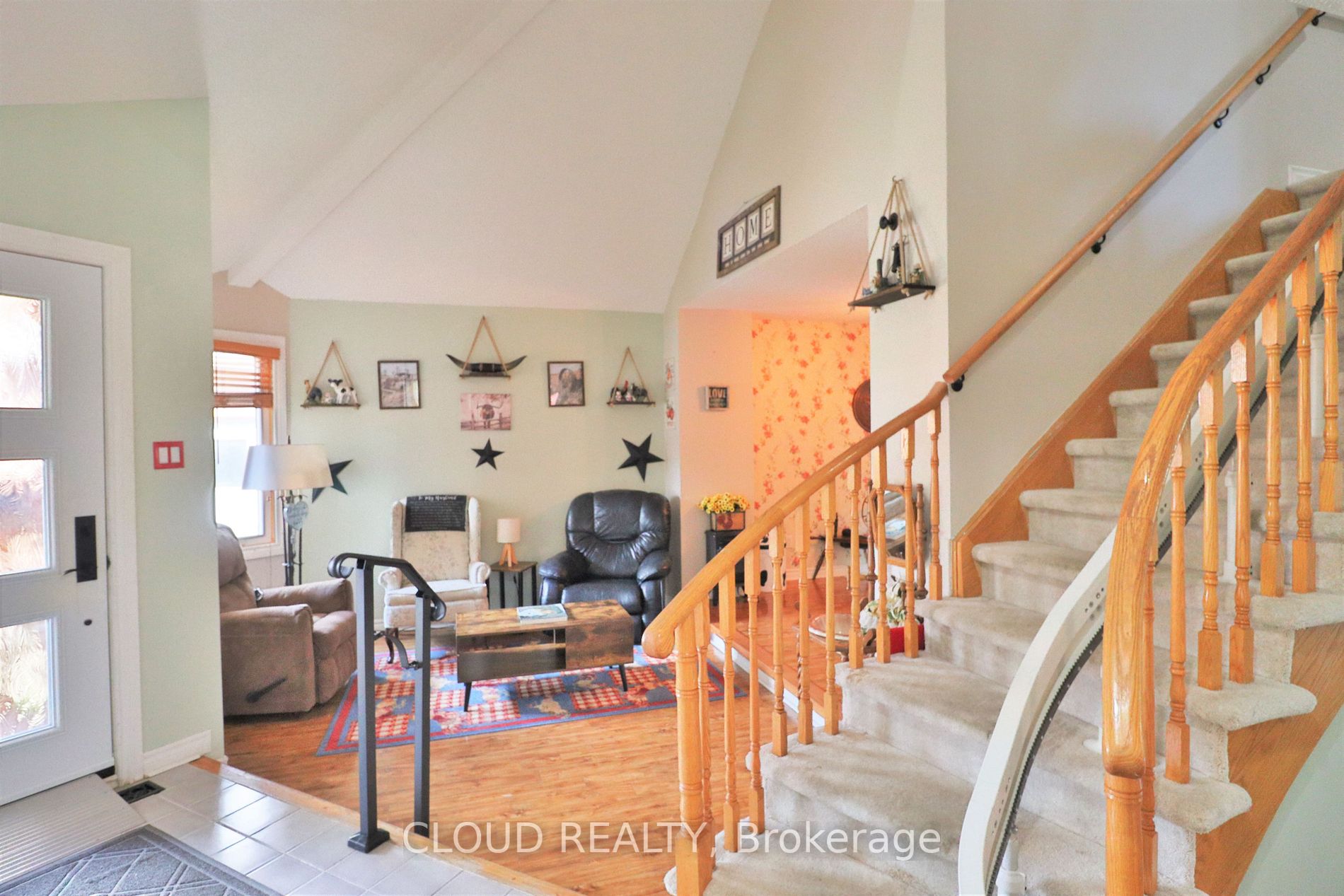 38 Lord Simcoe Dr