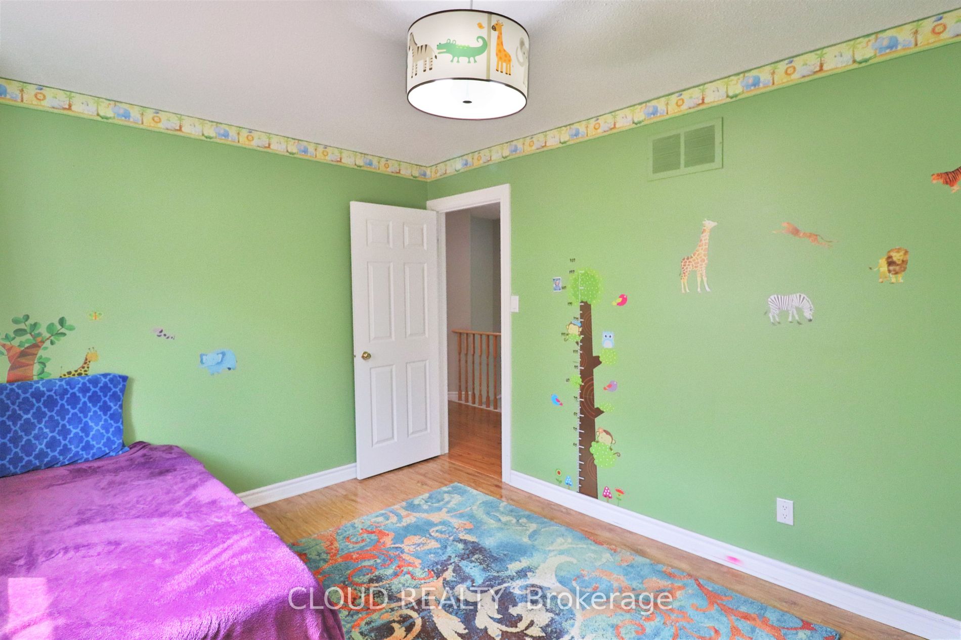 38 Lord Simcoe Dr