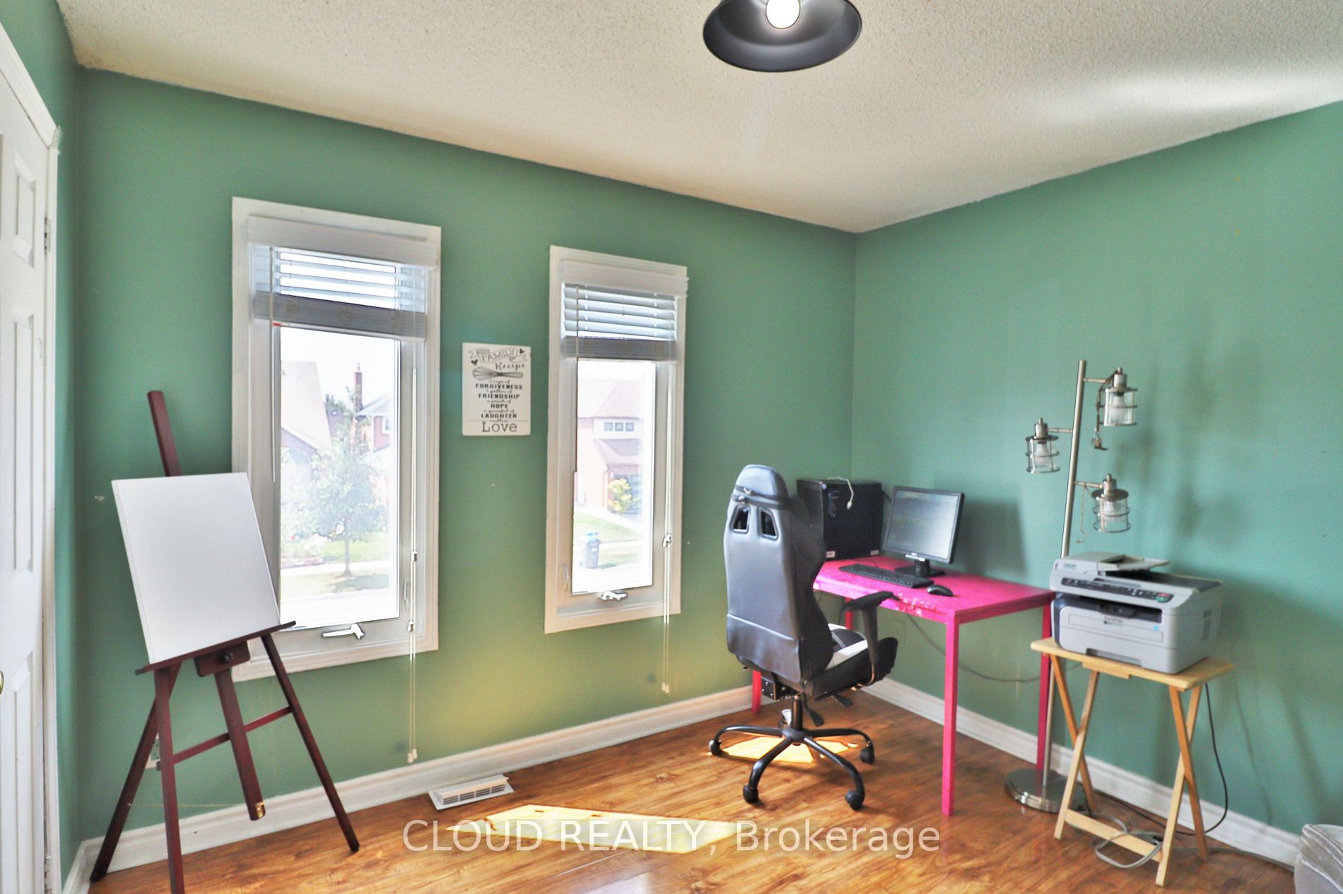 38 Lord Simcoe Dr