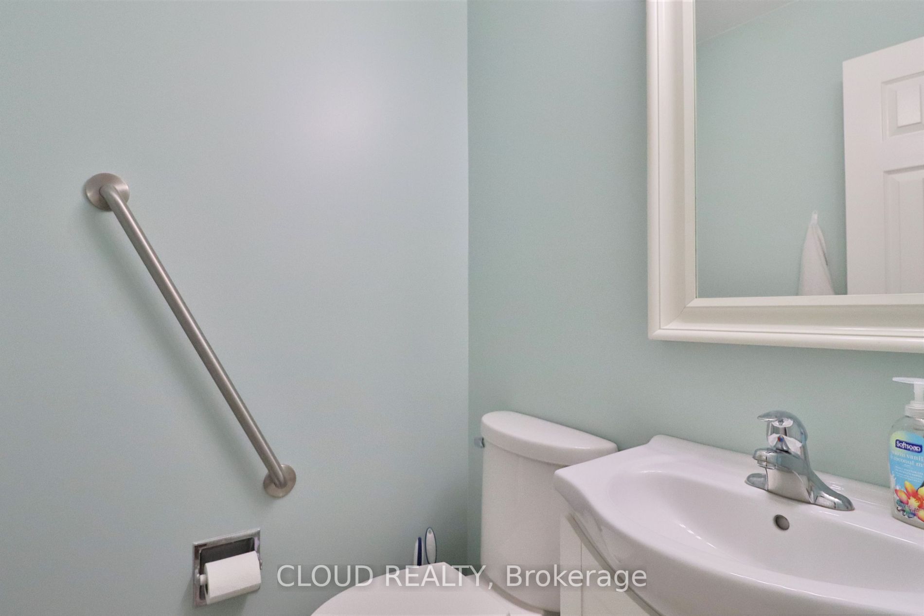 38 Lord Simcoe Dr