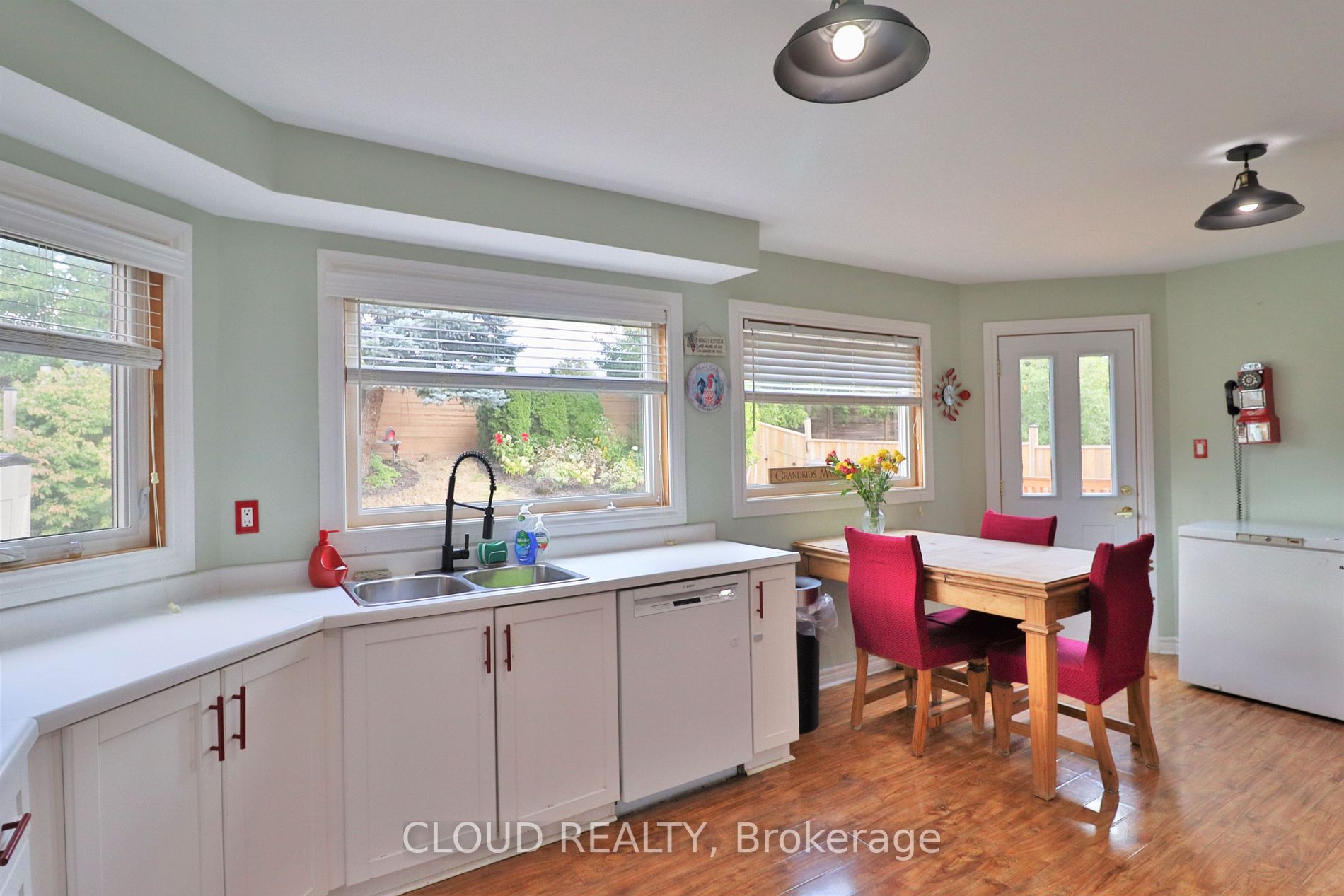 38 Lord Simcoe Dr