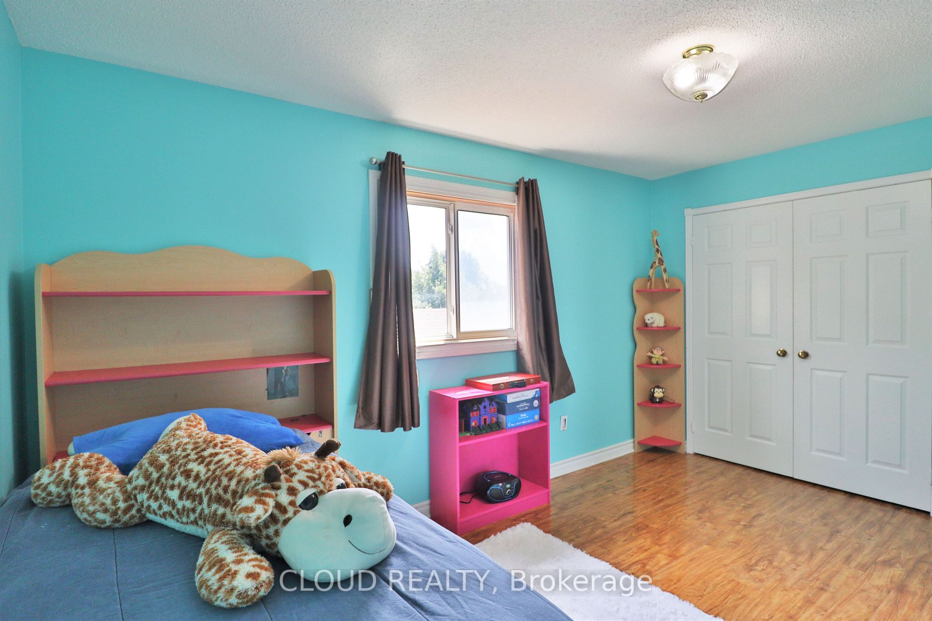 38 Lord Simcoe Dr