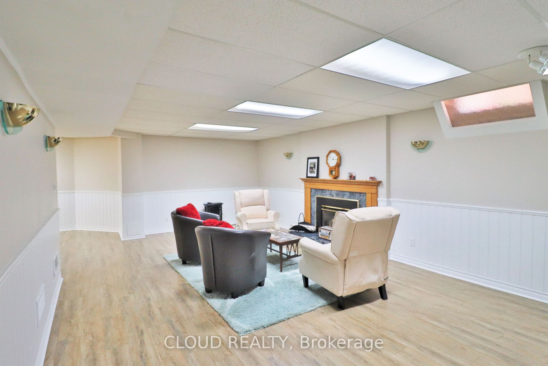 38 Lord Simcoe Dr