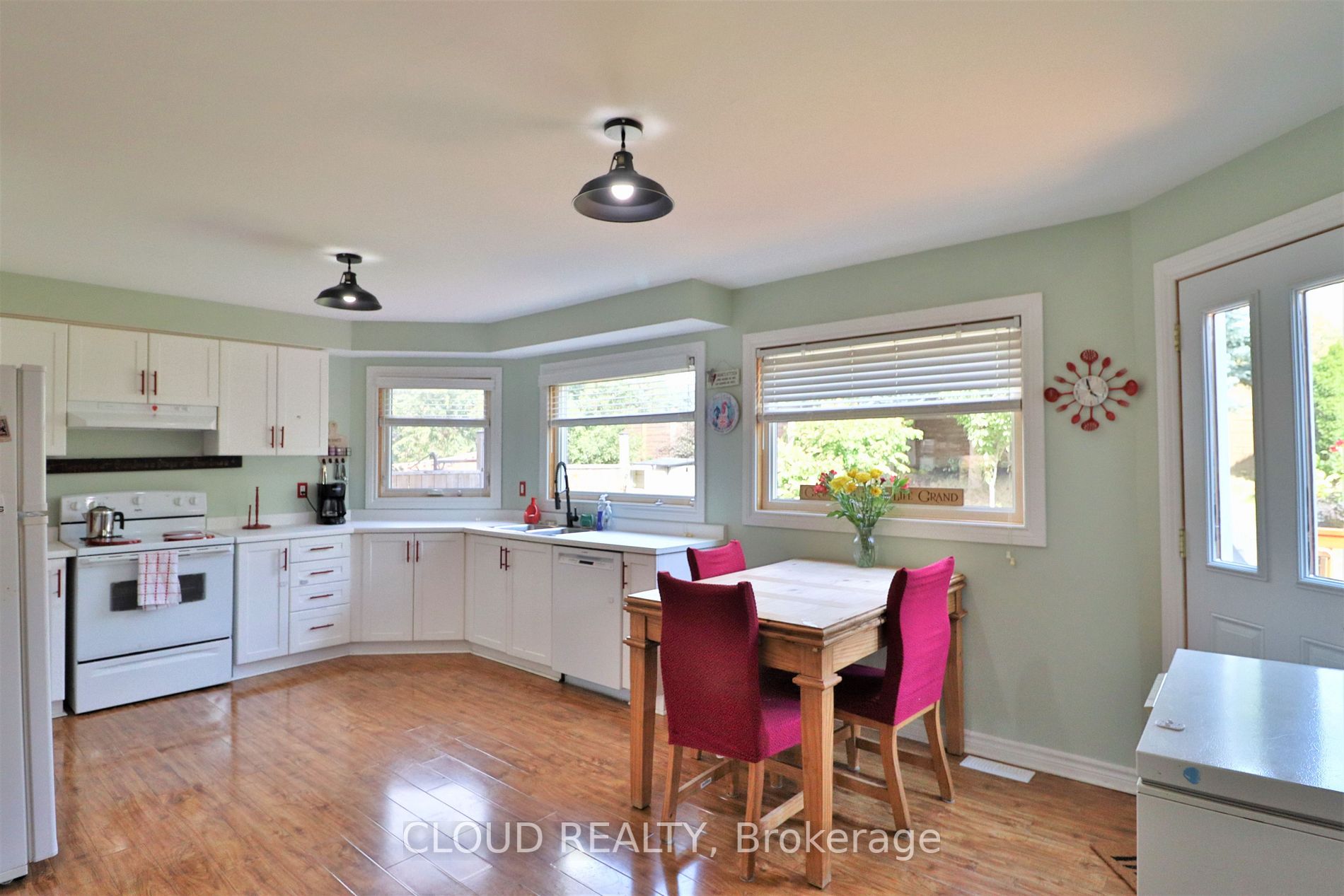 38 Lord Simcoe Dr