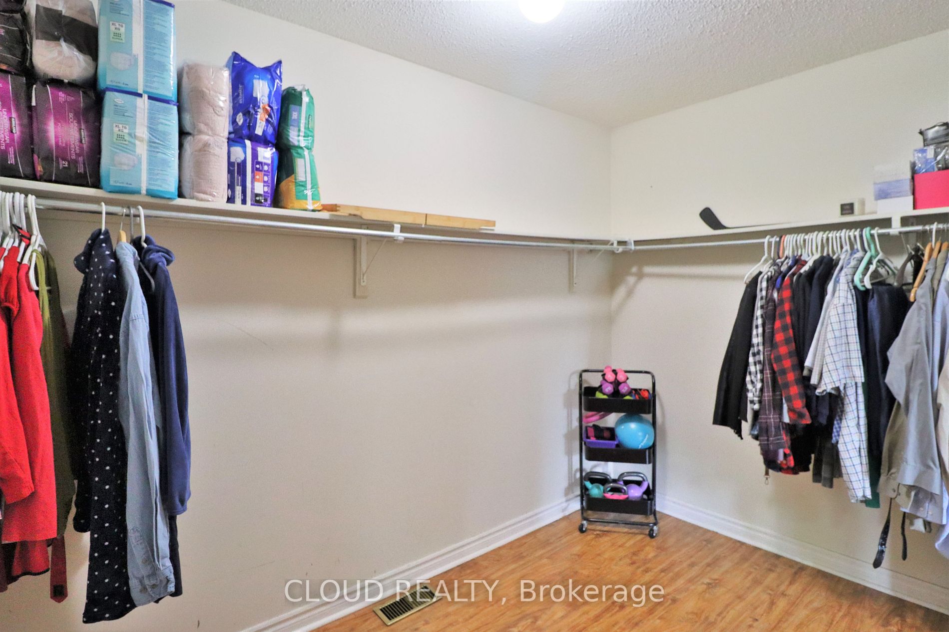 38 Lord Simcoe Dr