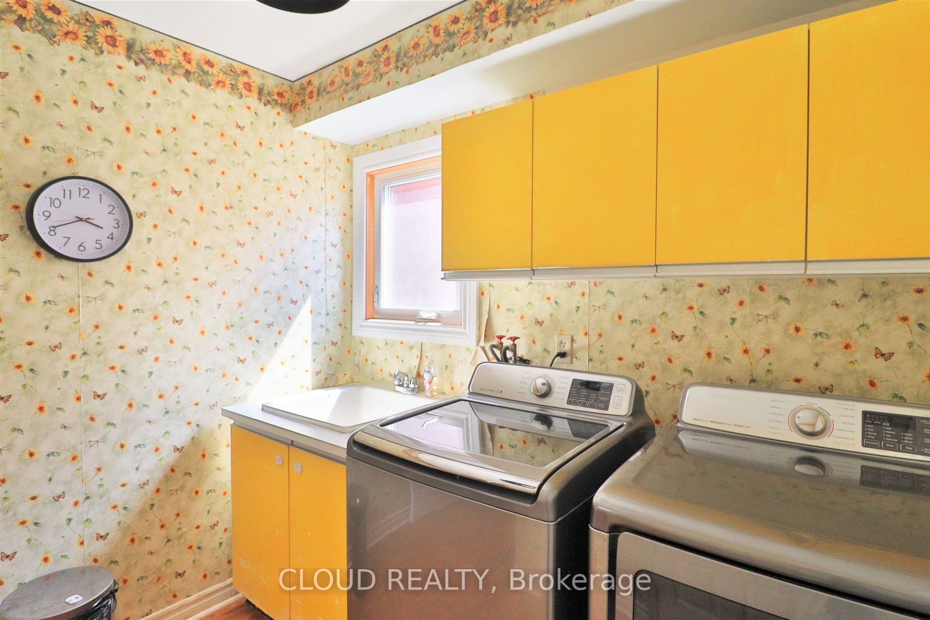 38 Lord Simcoe Dr