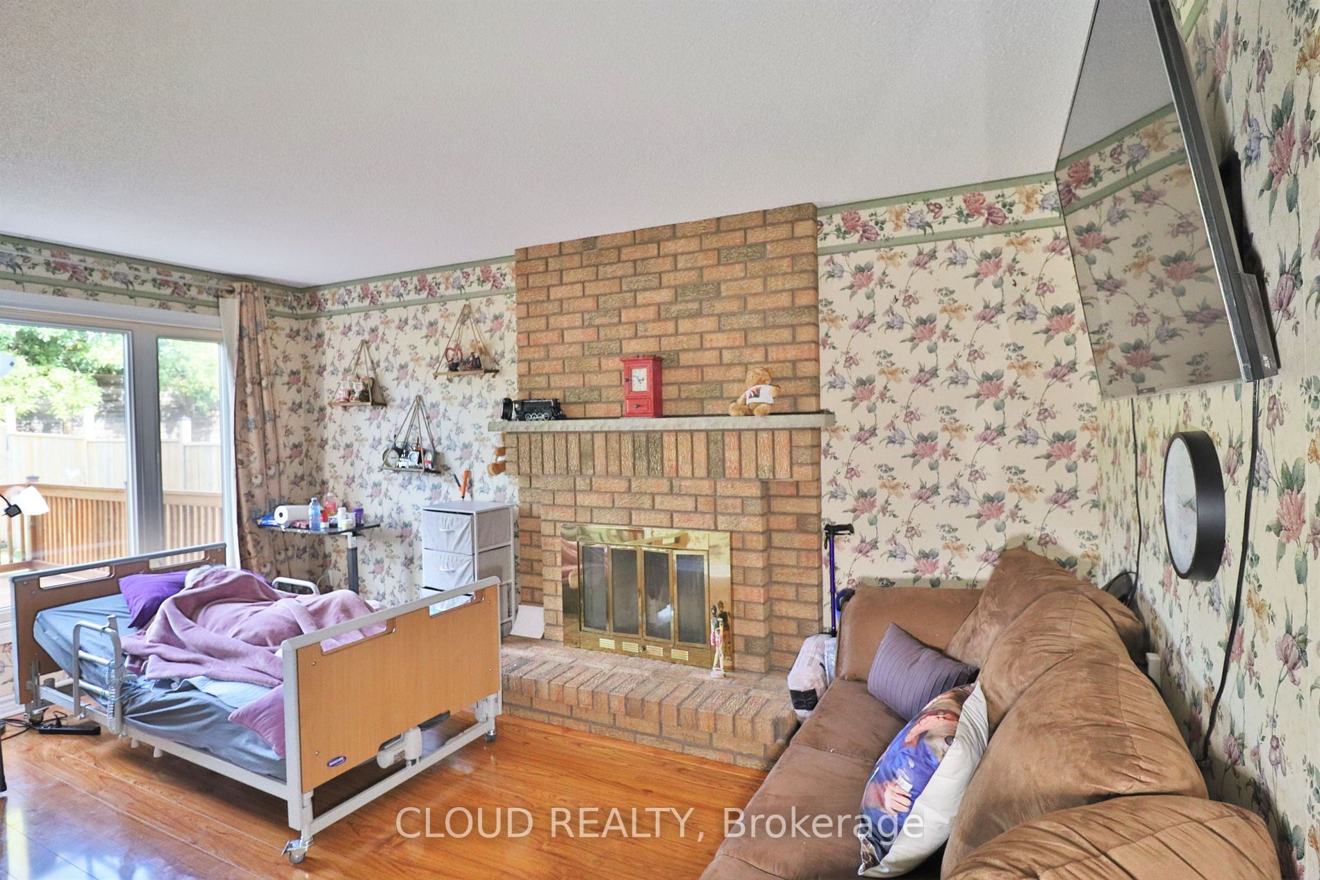38 Lord Simcoe Dr