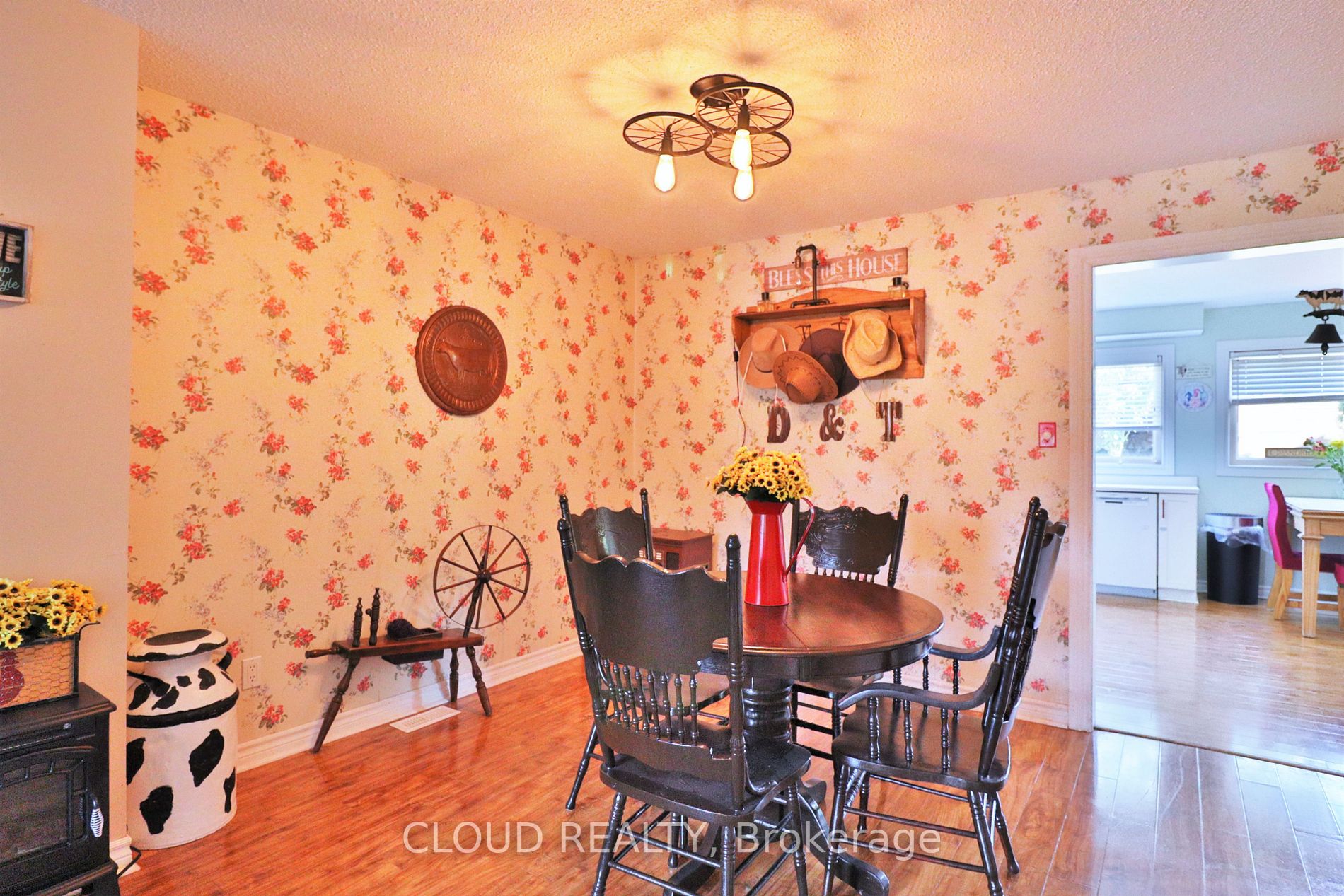 38 Lord Simcoe Dr