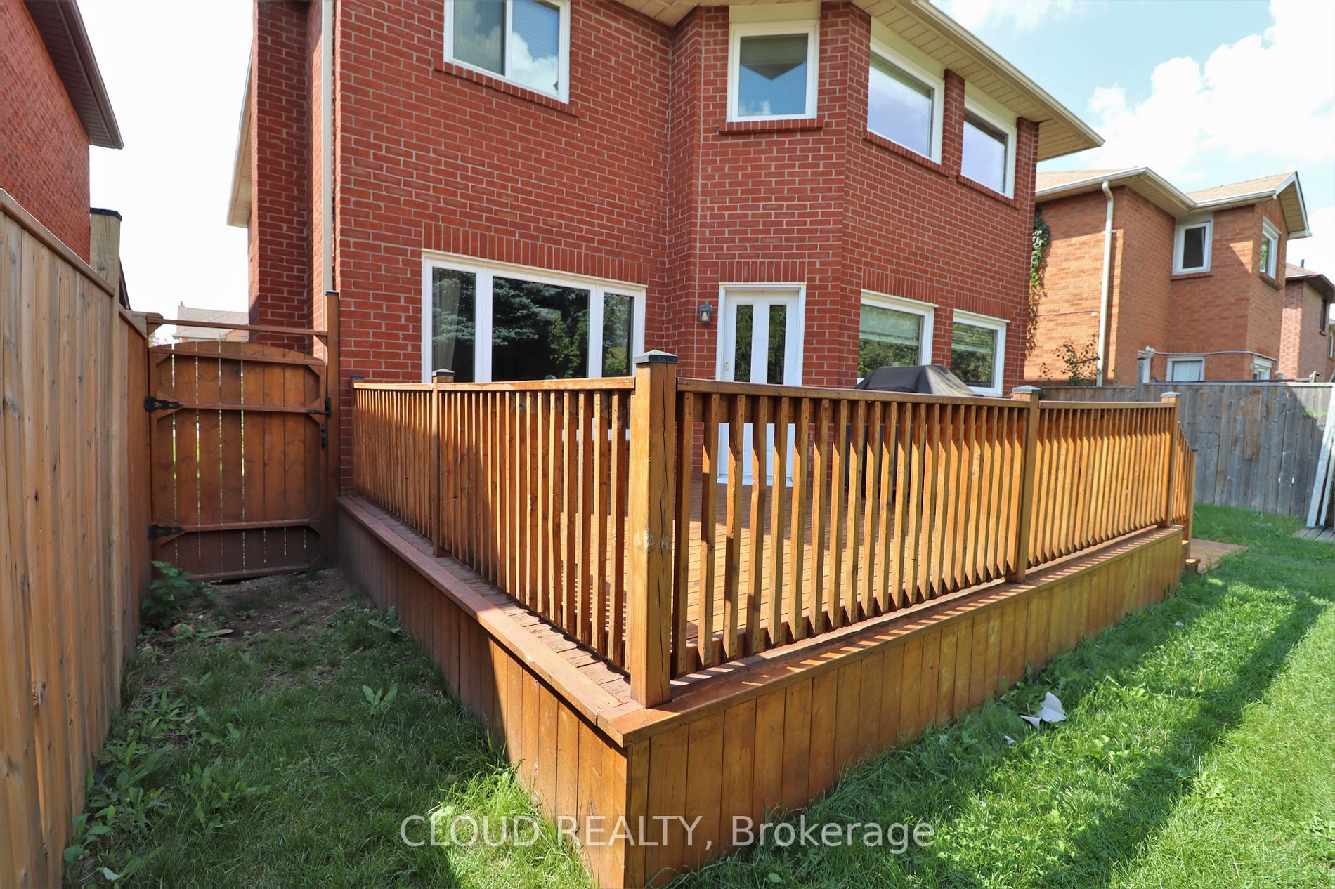 38 Lord Simcoe Dr
