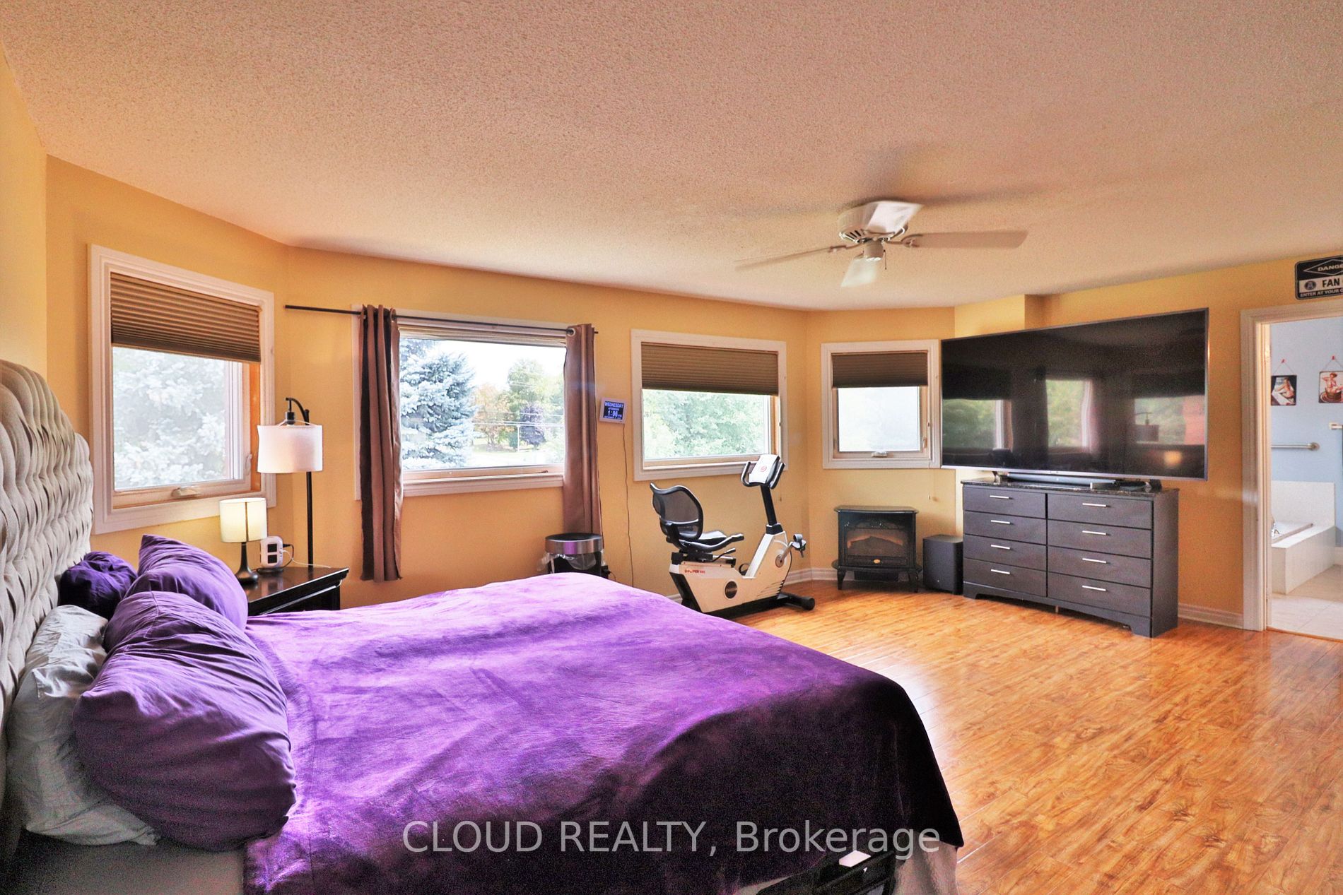 38 Lord Simcoe Dr