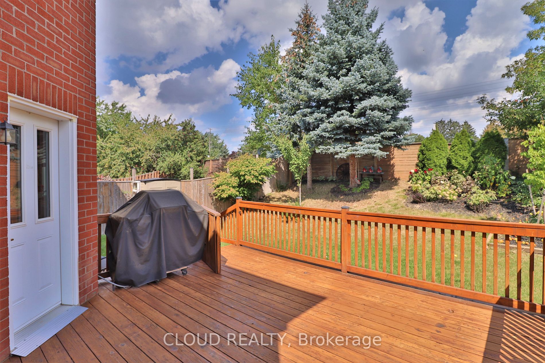 38 Lord Simcoe Dr
