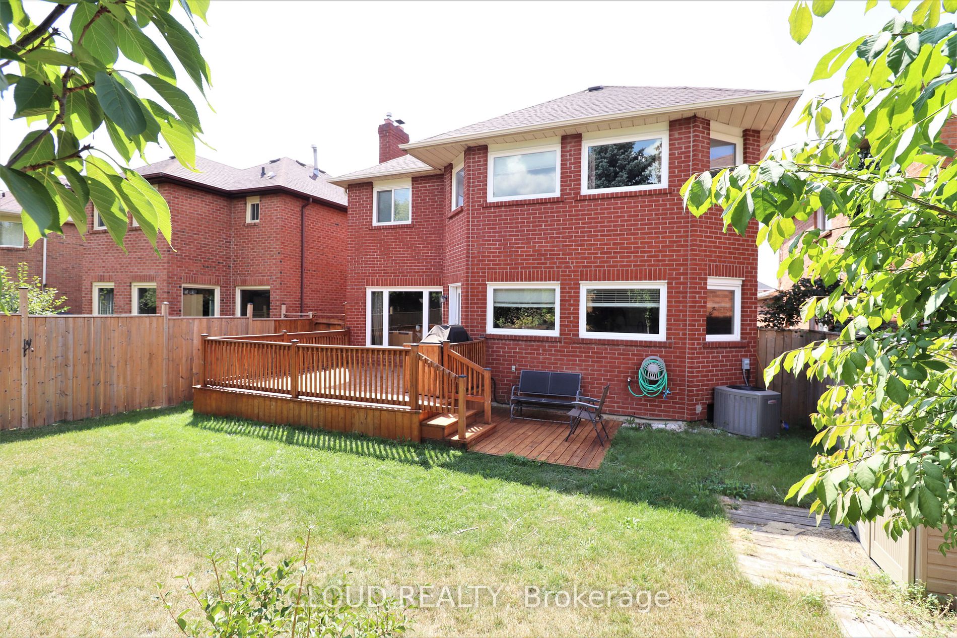 38 Lord Simcoe Dr