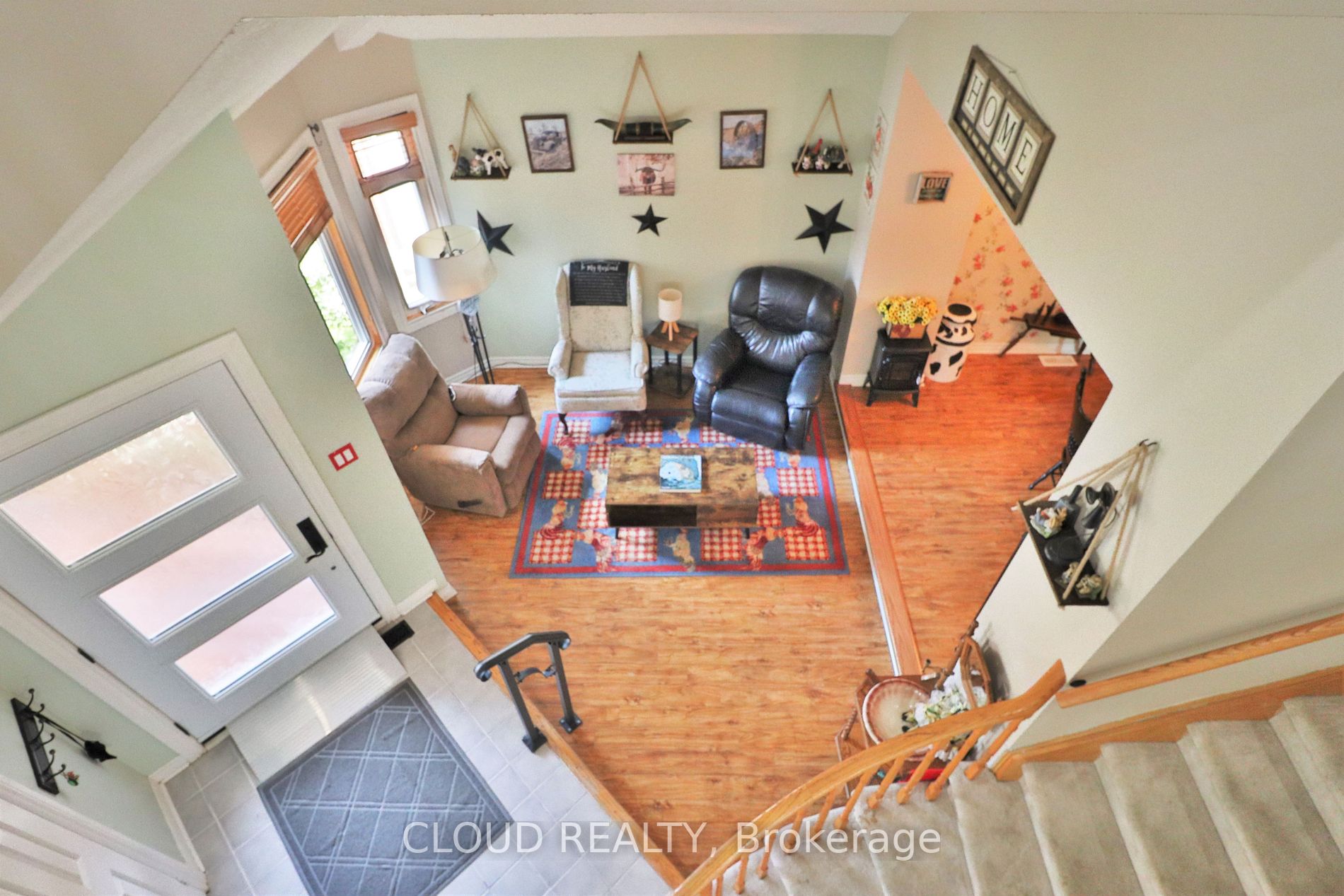 38 Lord Simcoe Dr