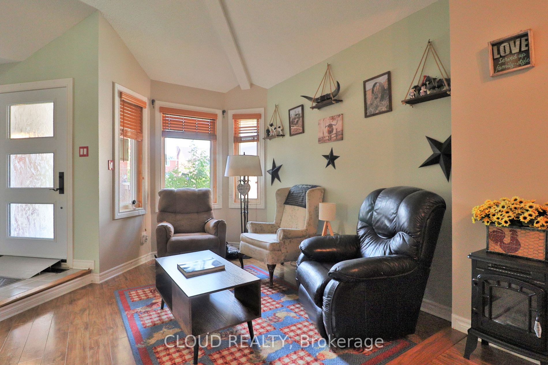 38 Lord Simcoe Dr