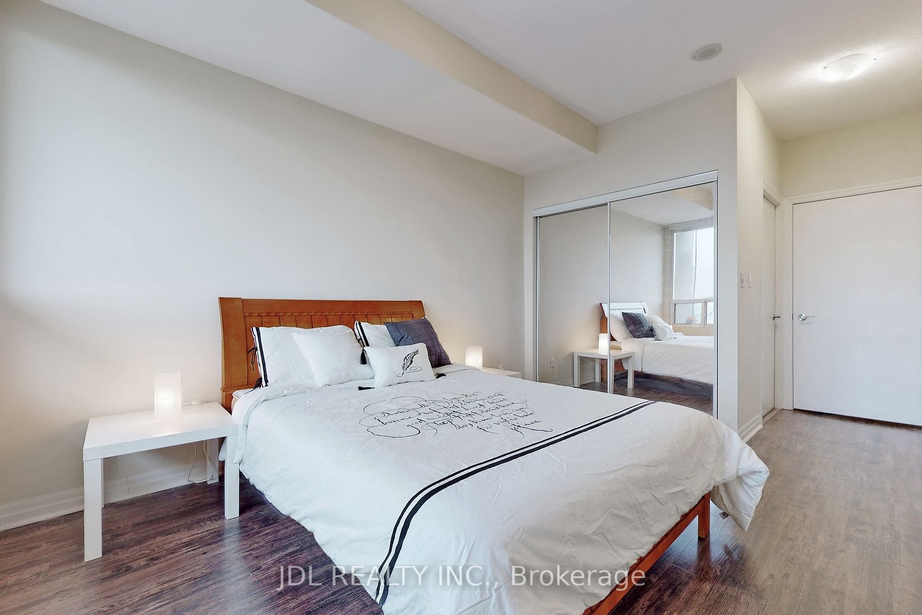 1359 Rathburn Rd E, #1614