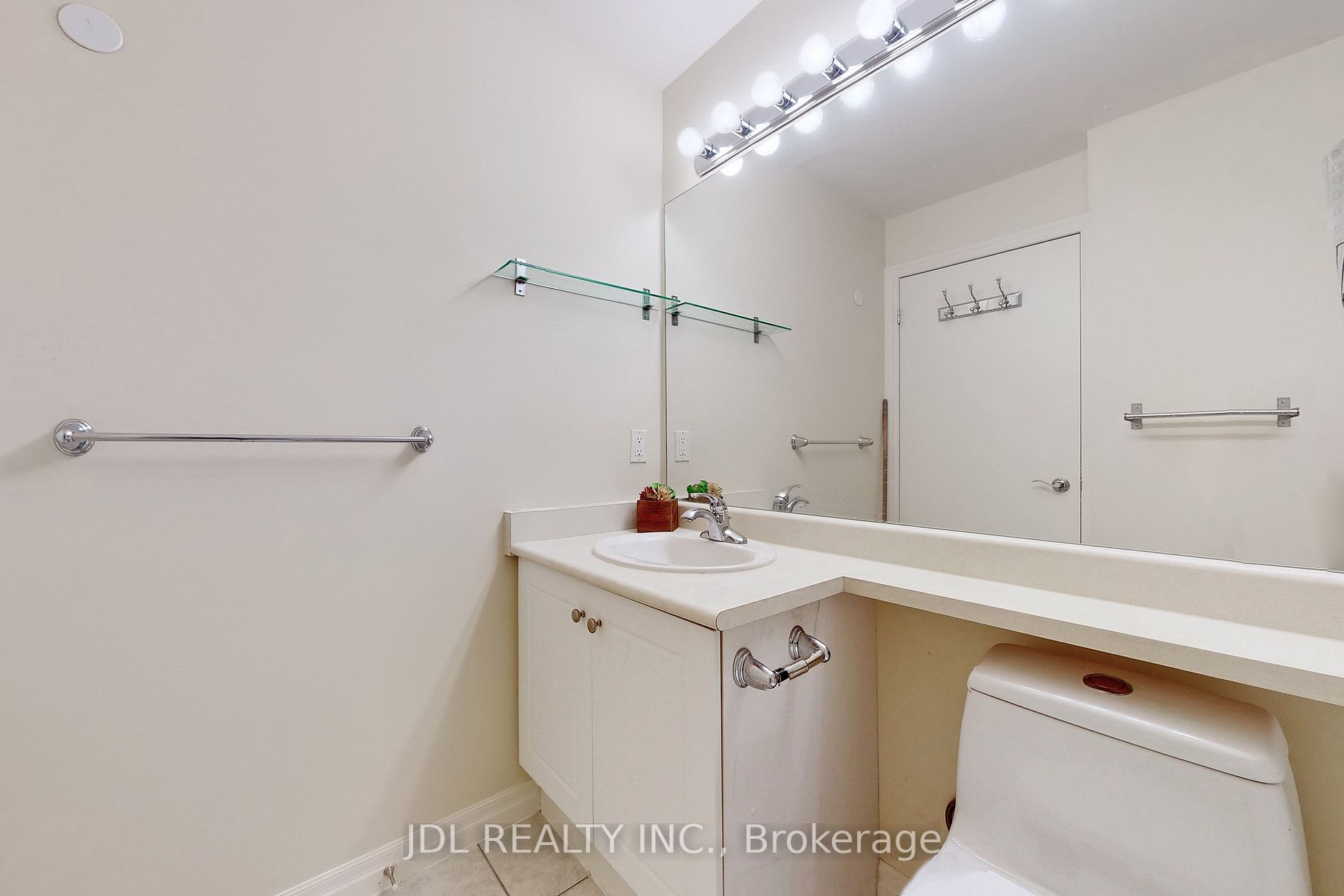 1359 Rathburn Rd E, #1614