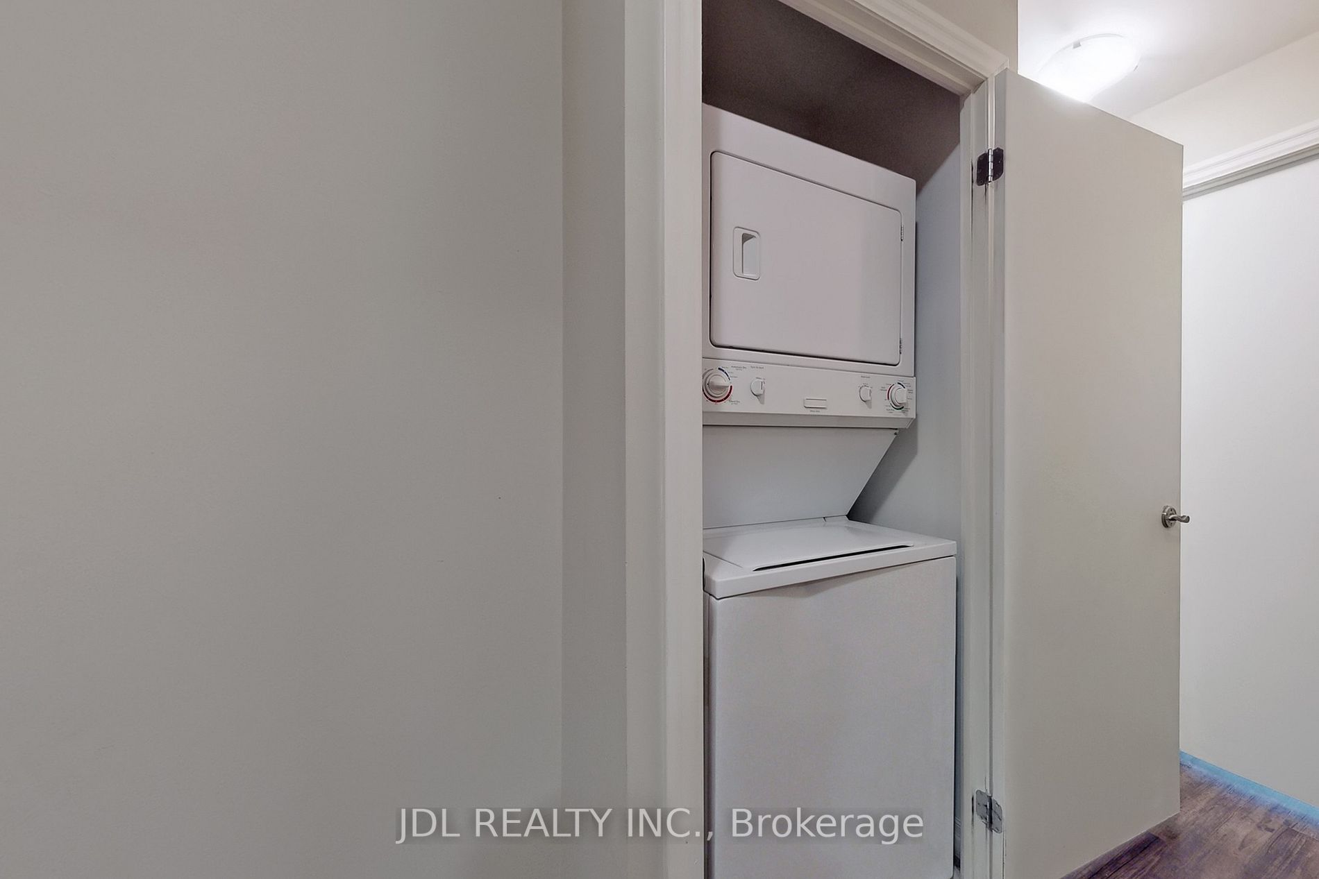 1359 Rathburn Rd E, #1614