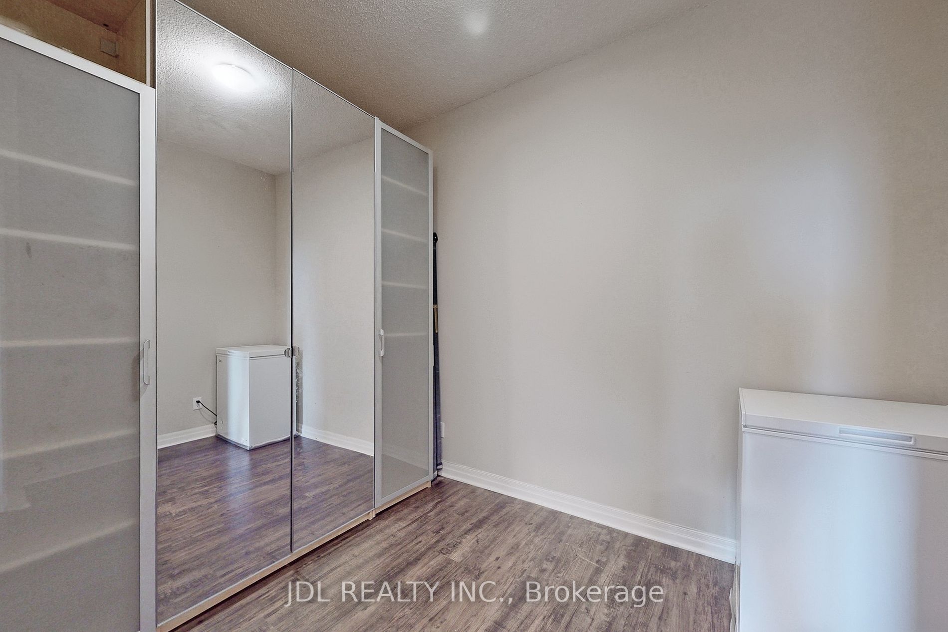 1359 Rathburn Rd E, #1614