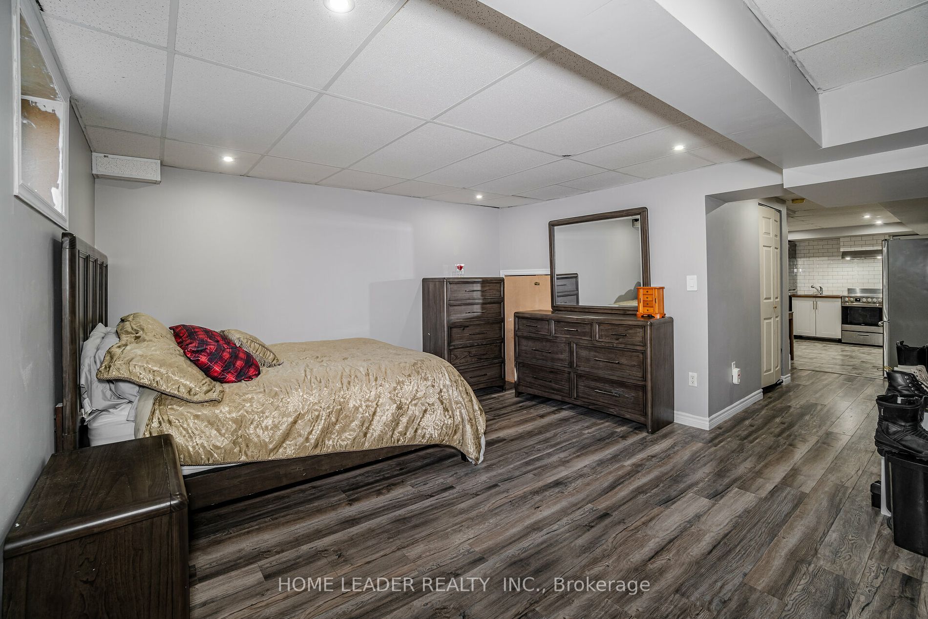 84 Tianalee Cres