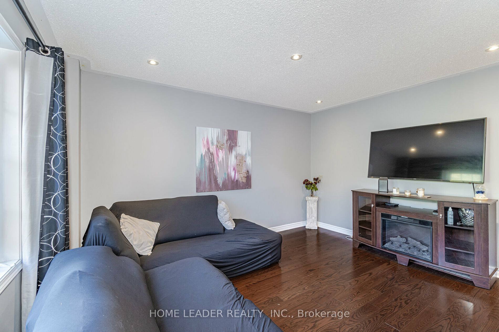 84 Tianalee Cres