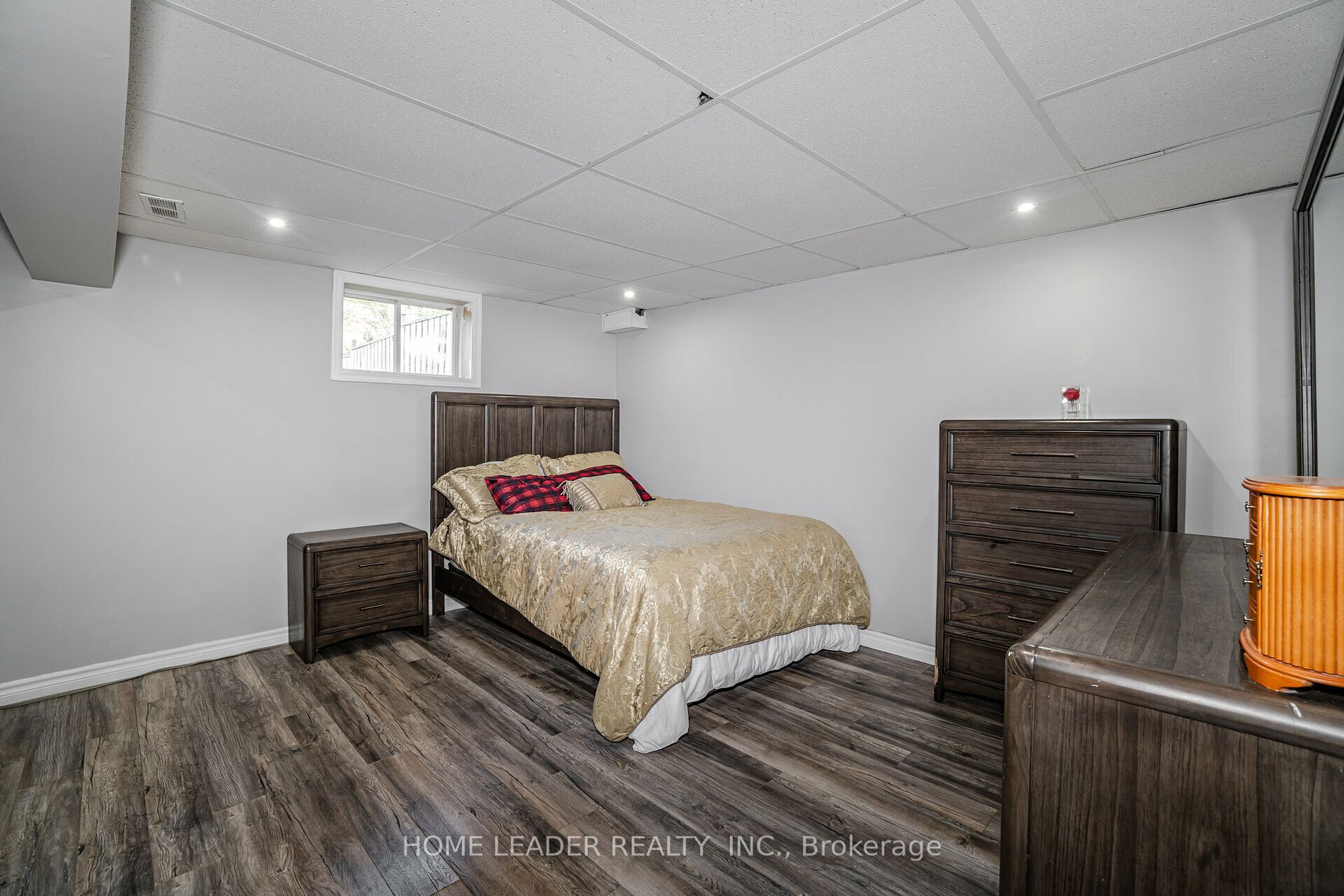 84 Tianalee Cres