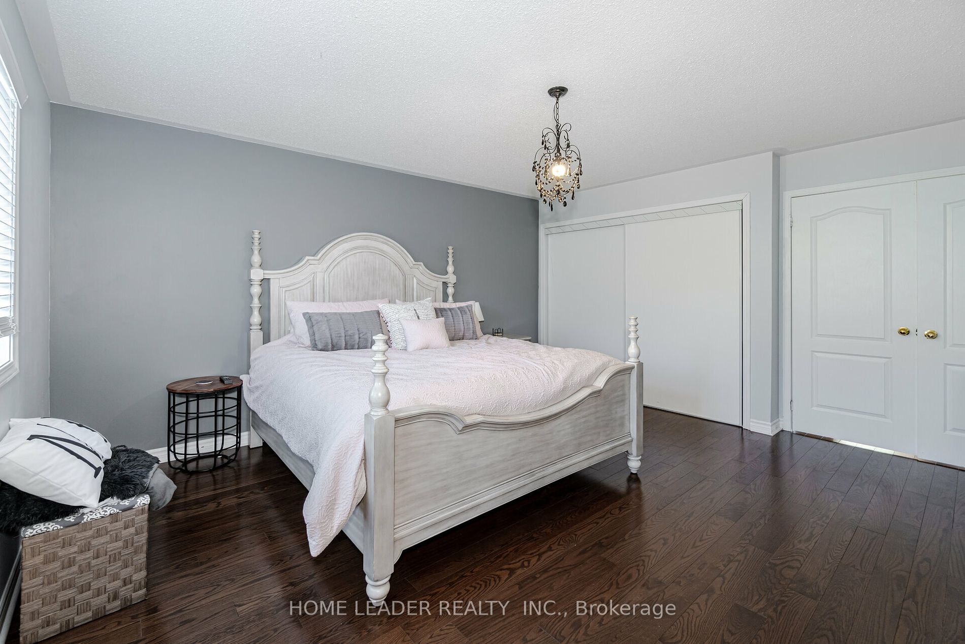 84 Tianalee Cres