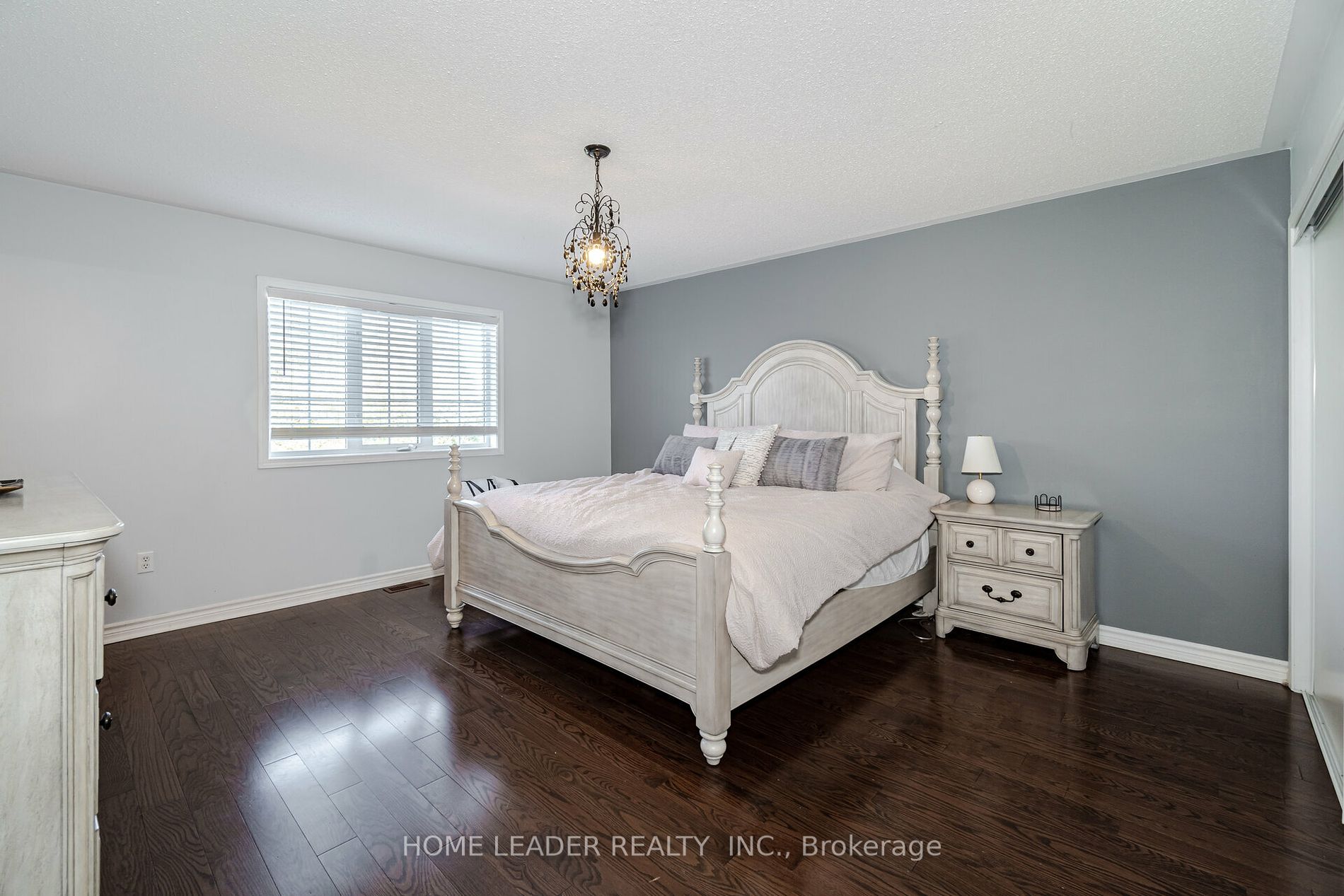 84 Tianalee Cres