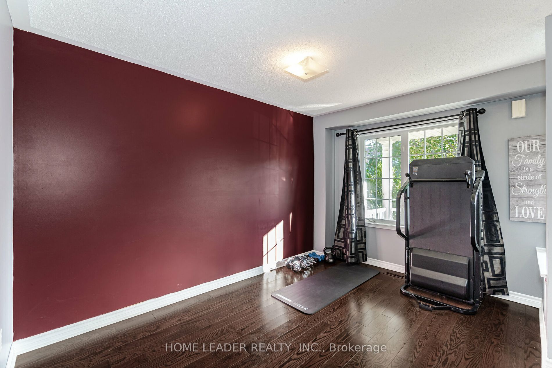 84 Tianalee Cres