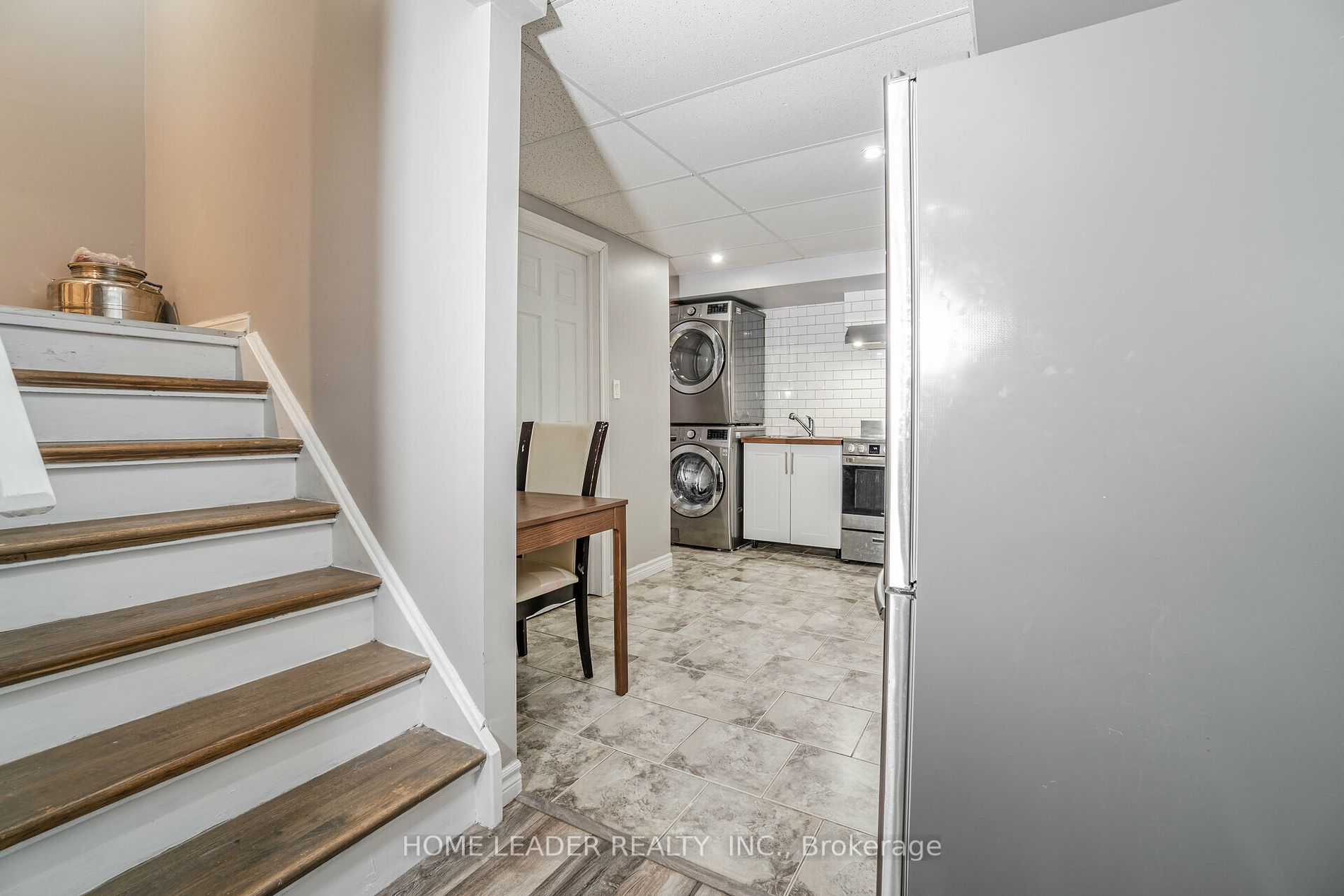 84 Tianalee Cres