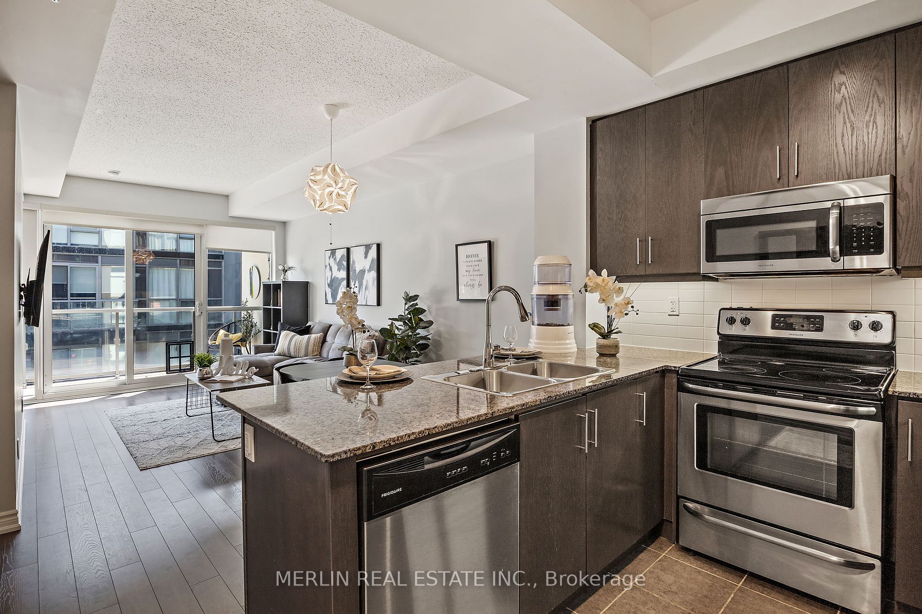 15 James Finlay Way, #1015