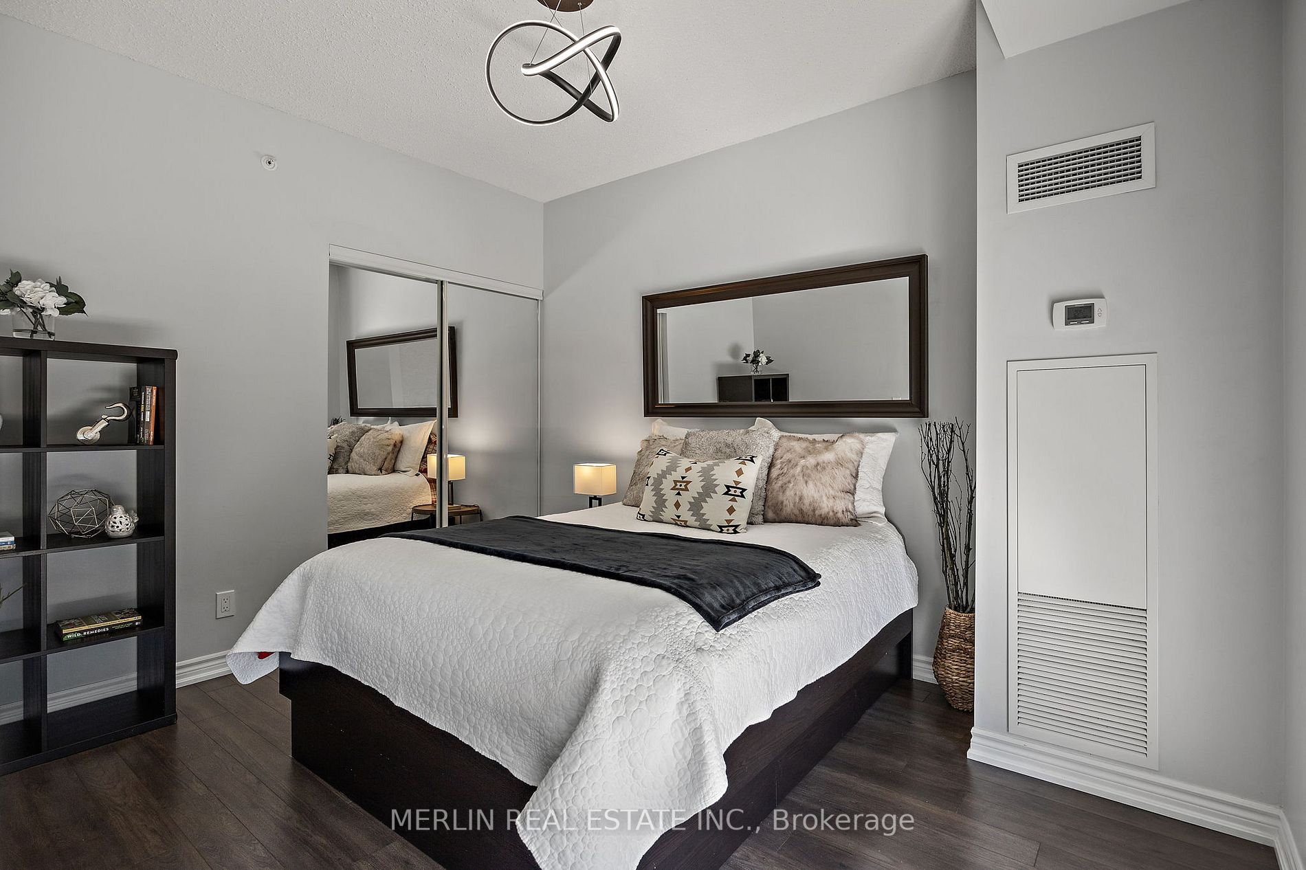 15 James Finlay Way, #1015