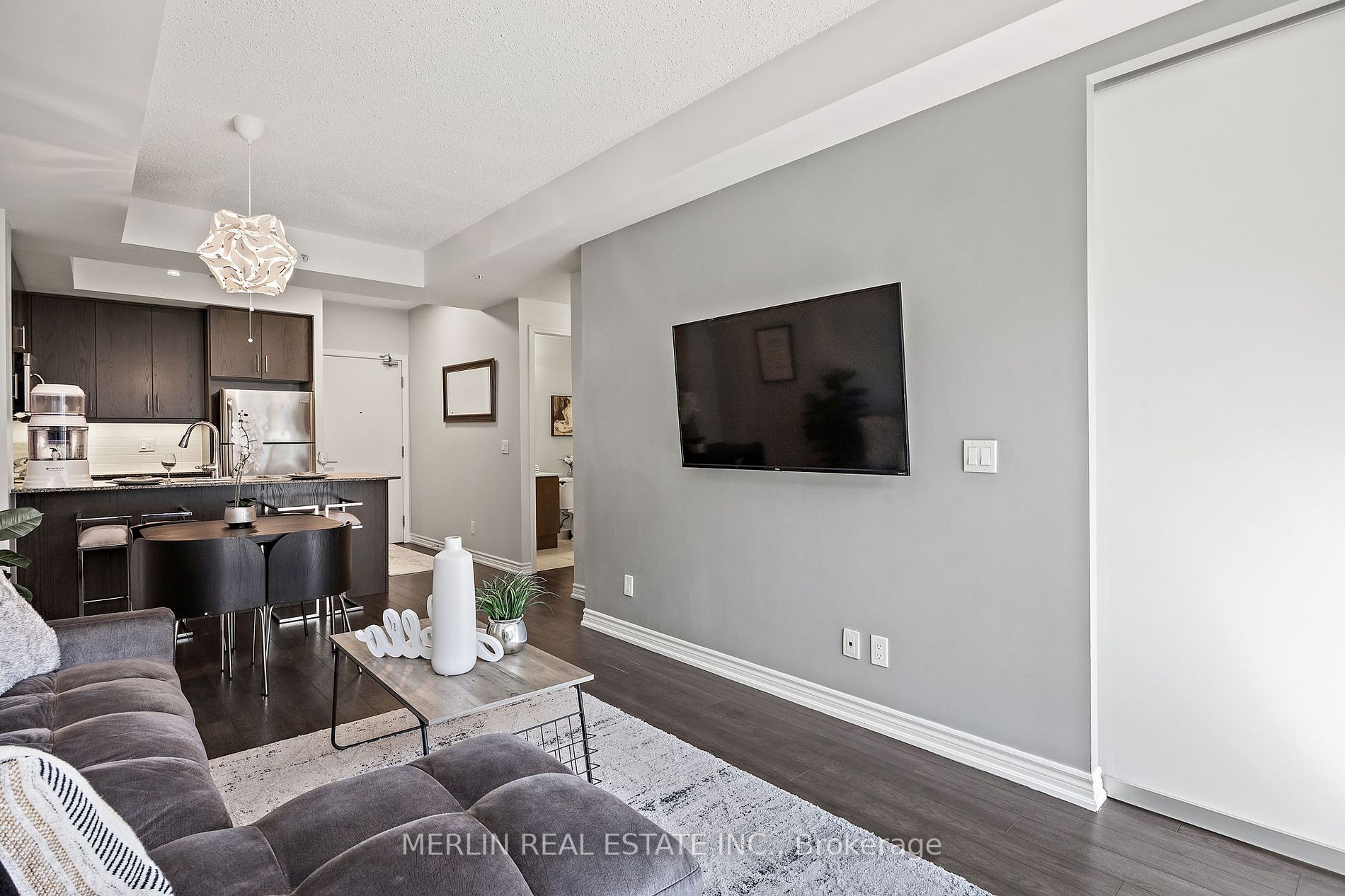 15 James Finlay Way, #1015