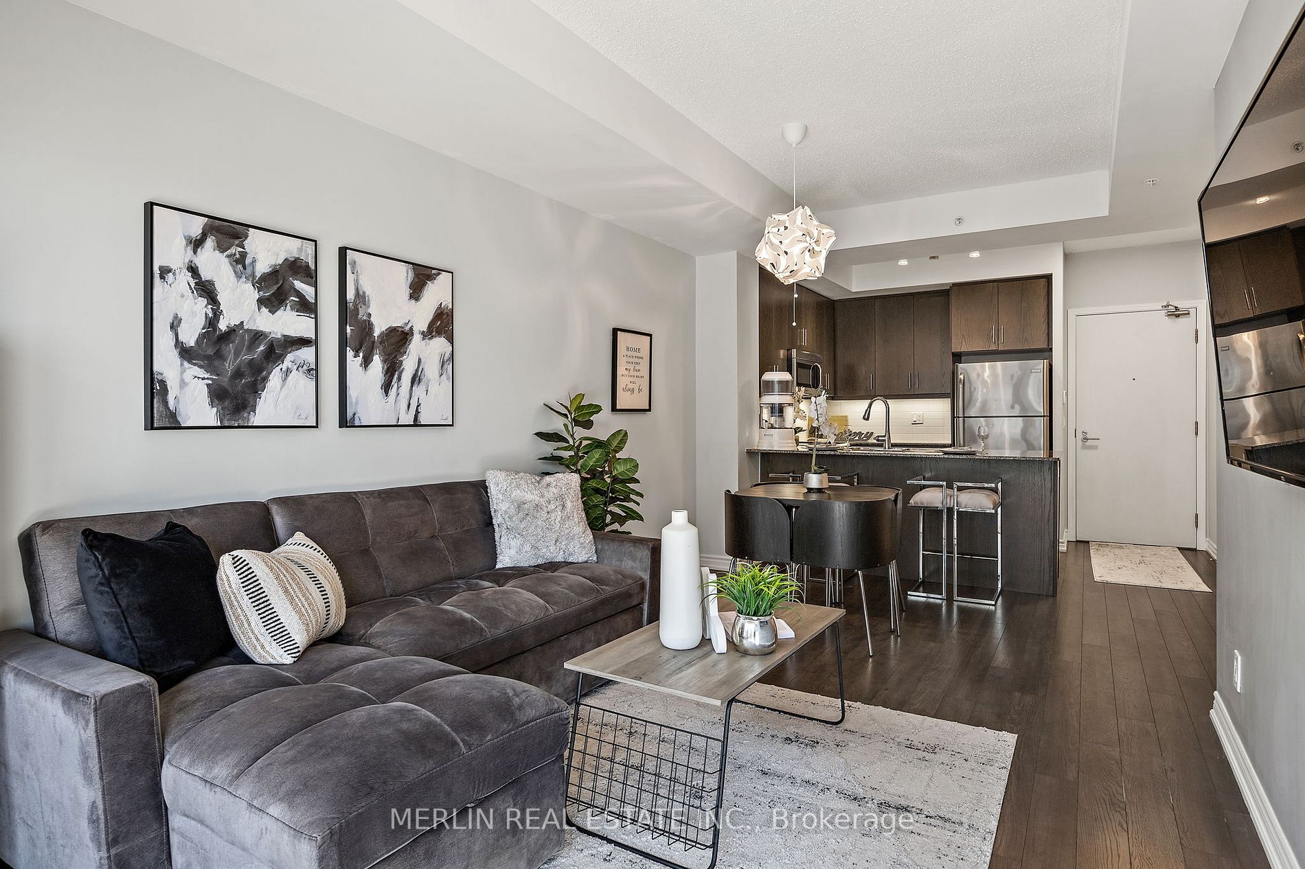 15 James Finlay Way, #1015