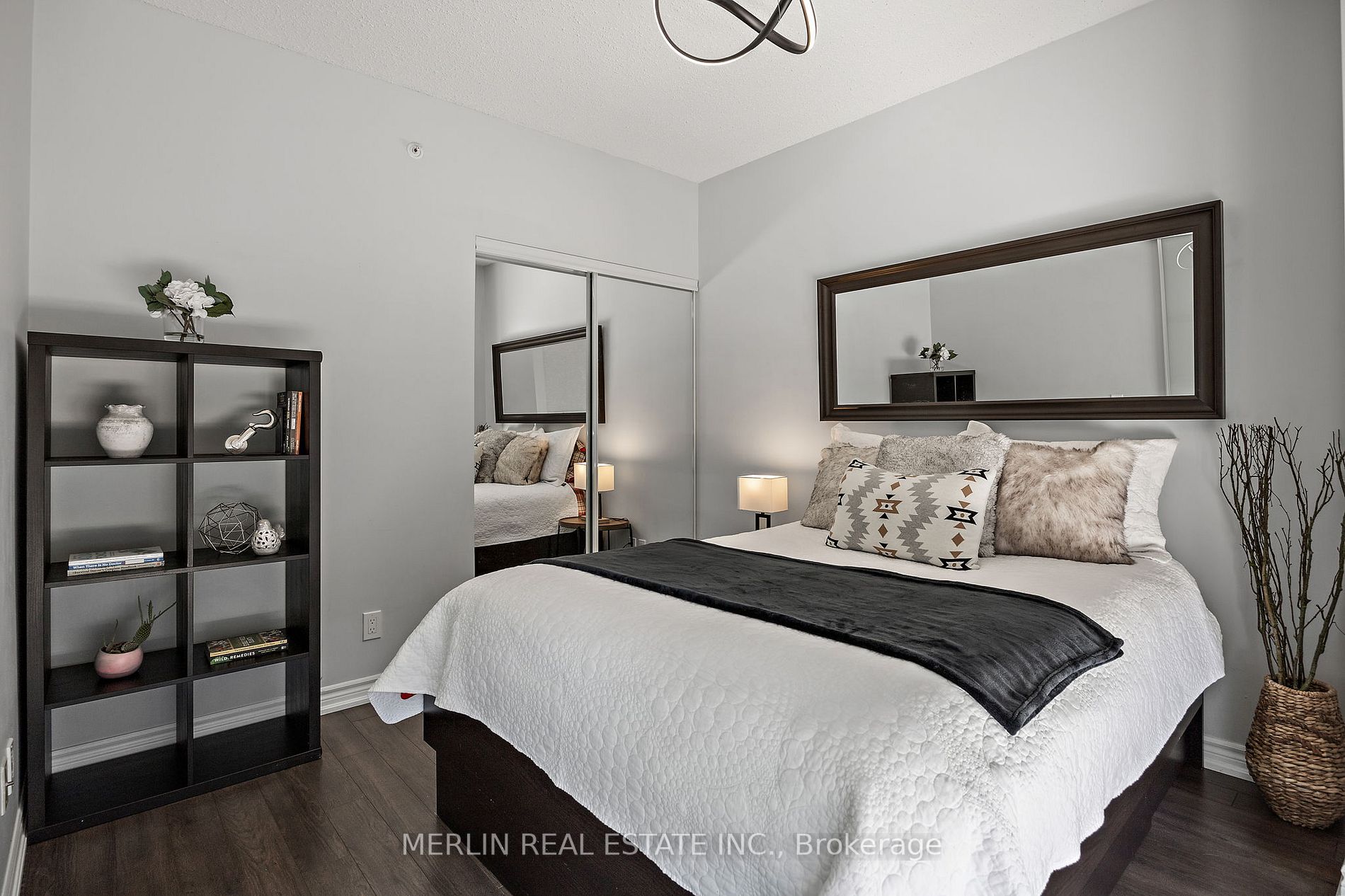 15 James Finlay Way, #1015