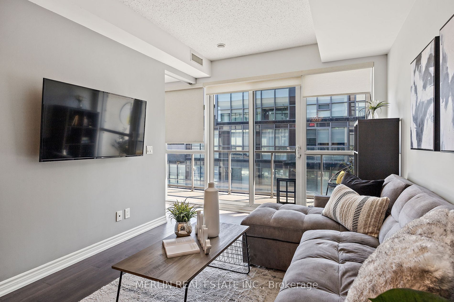15 James Finlay Way, #1015