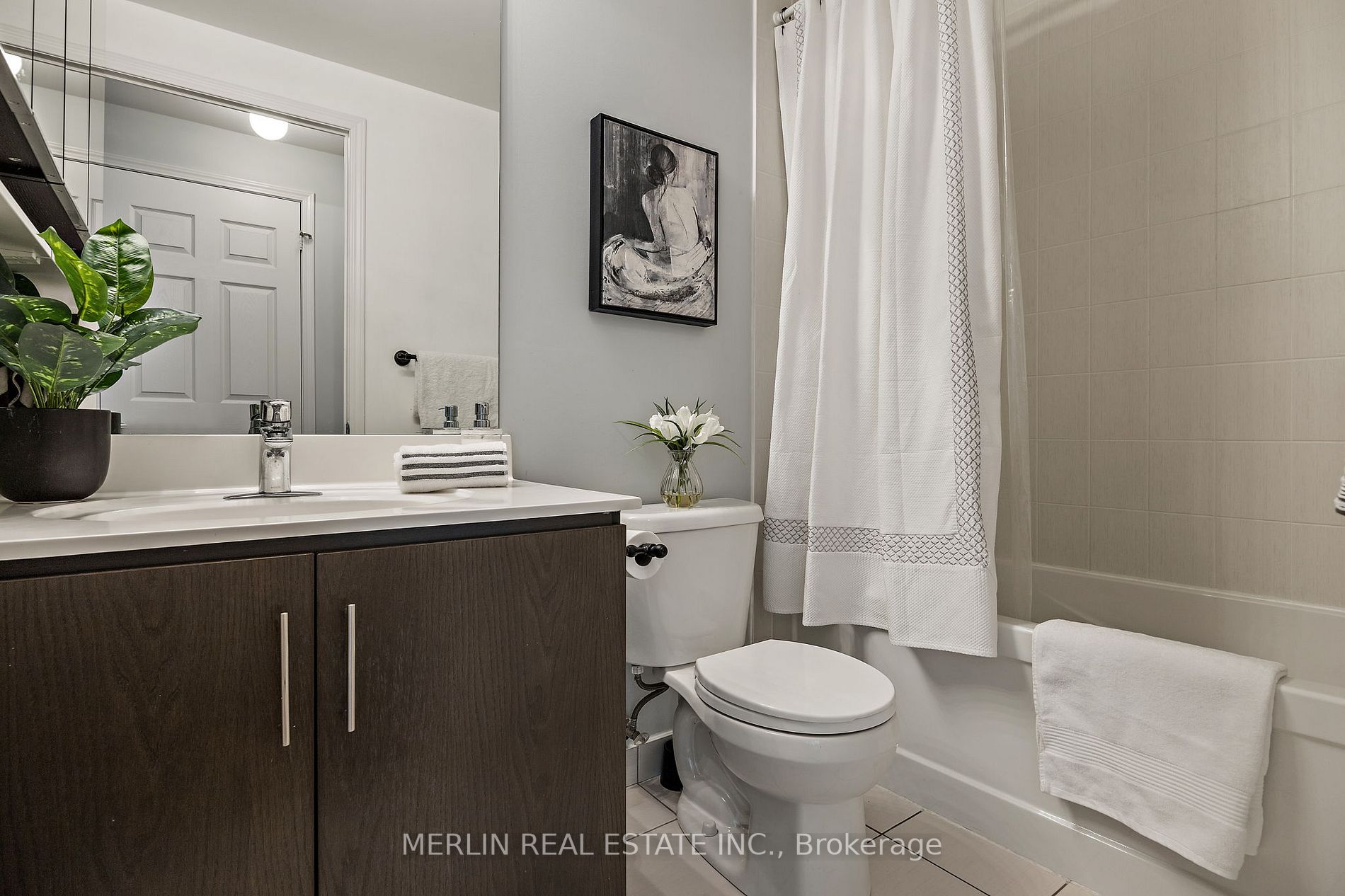 15 James Finlay Way, #1015