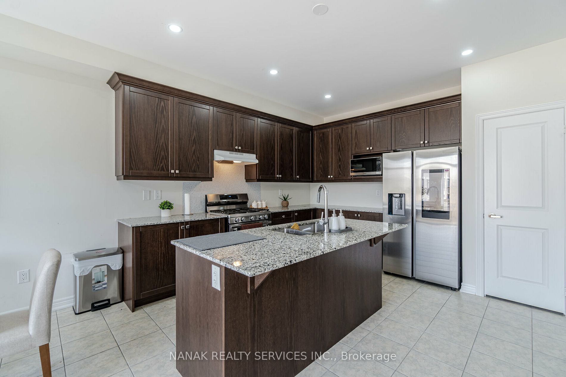 552 Brisdale Dr