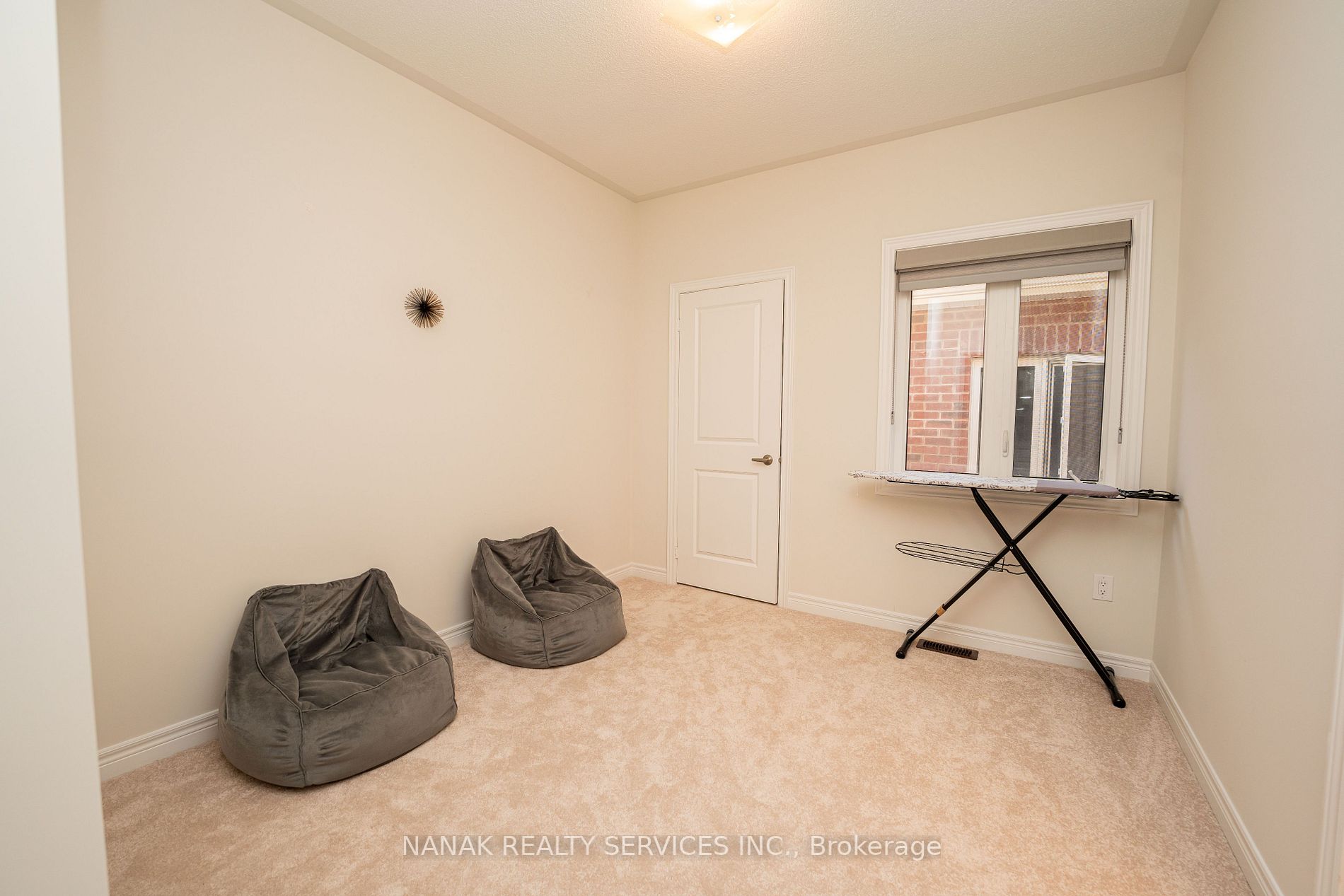 552 Brisdale Dr