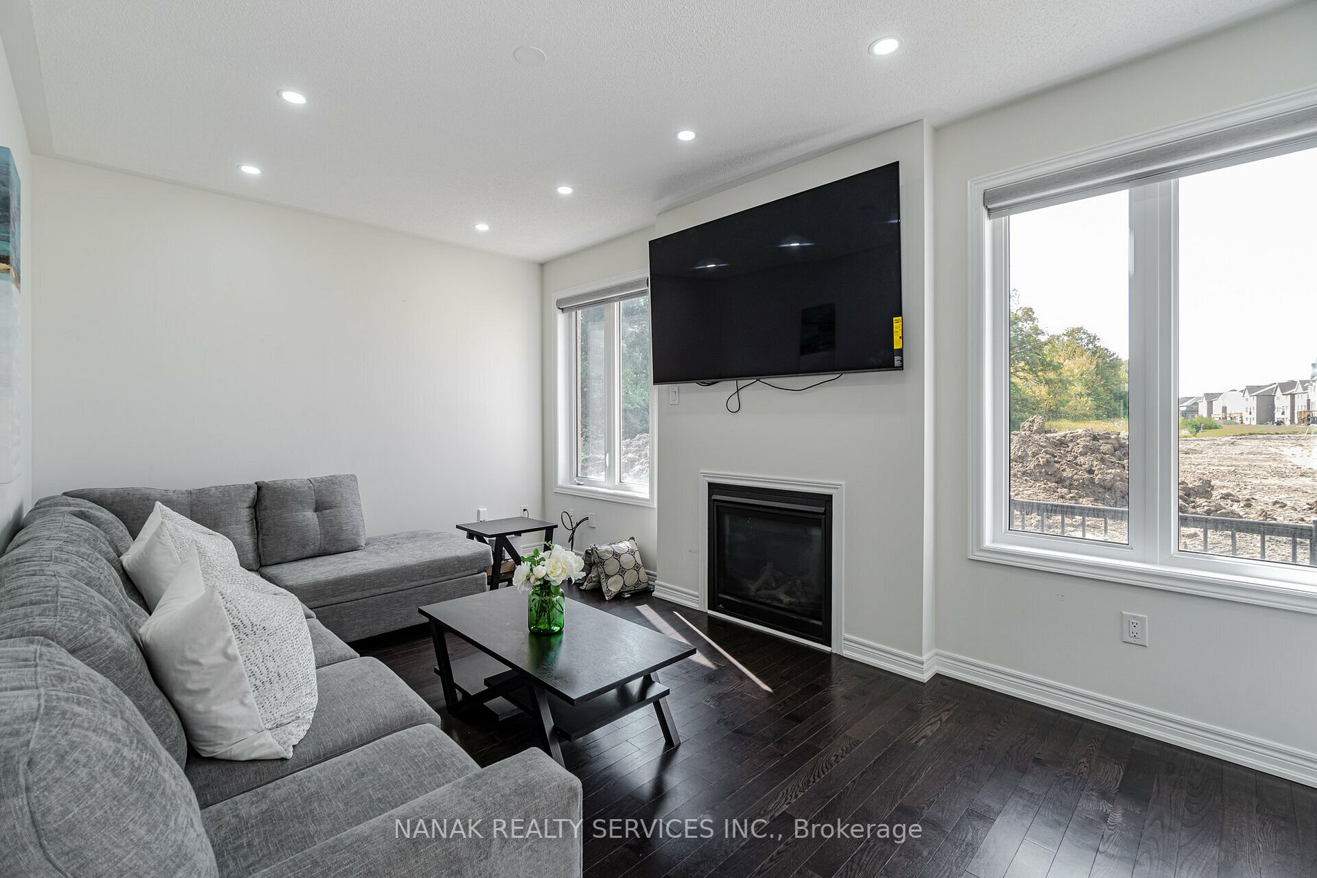 552 Brisdale Dr